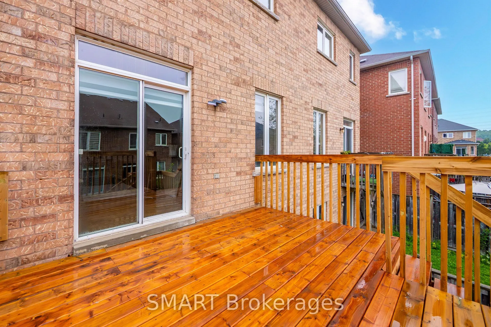 3367 Stoney Crescent