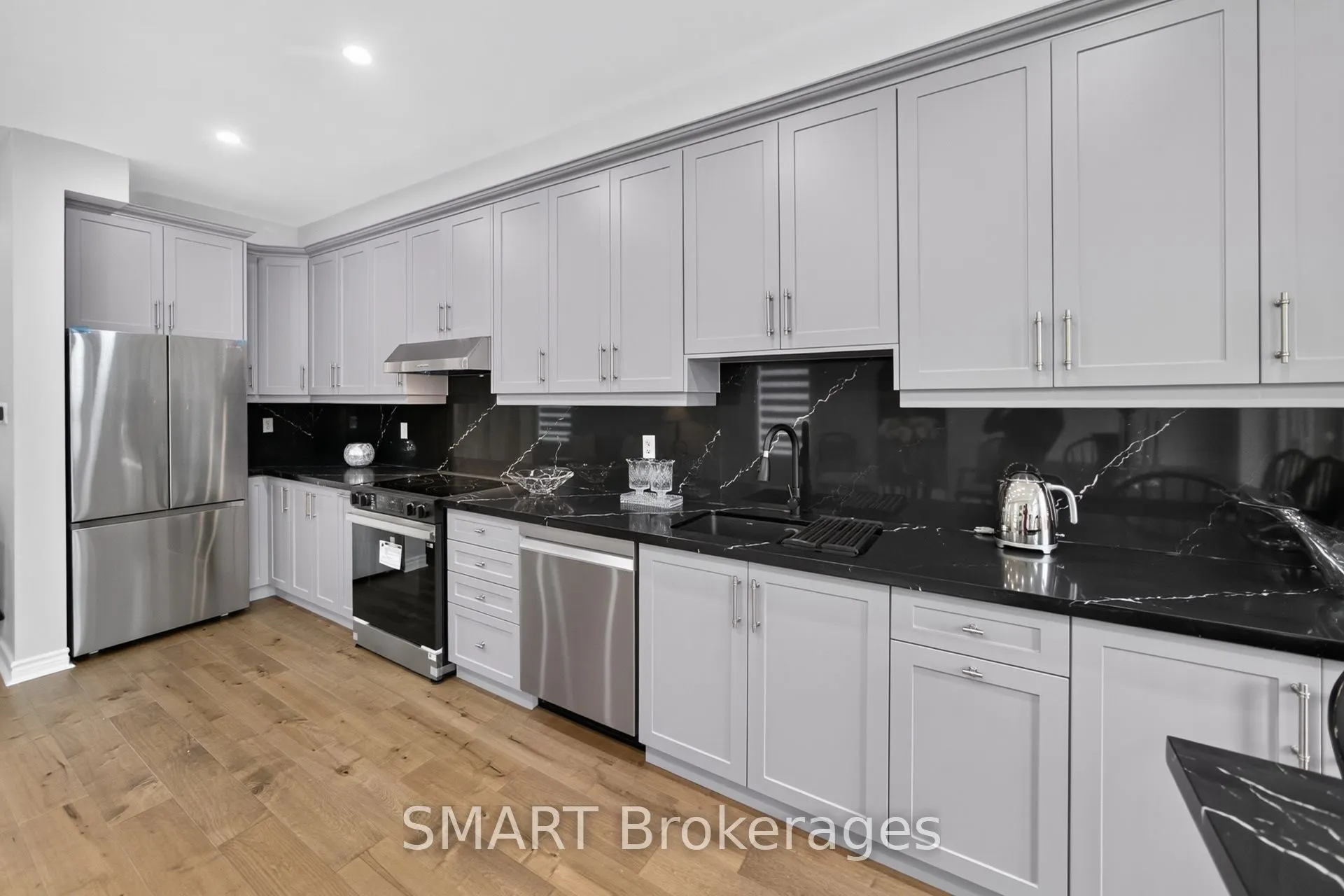 3367 Stoney Crescent