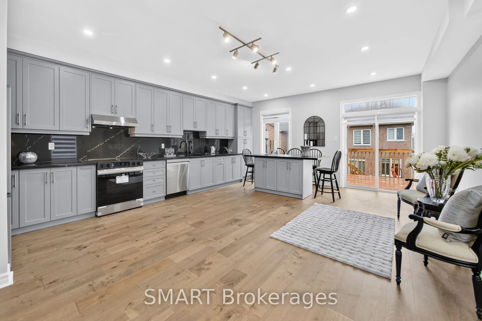3367 Stoney Crescent