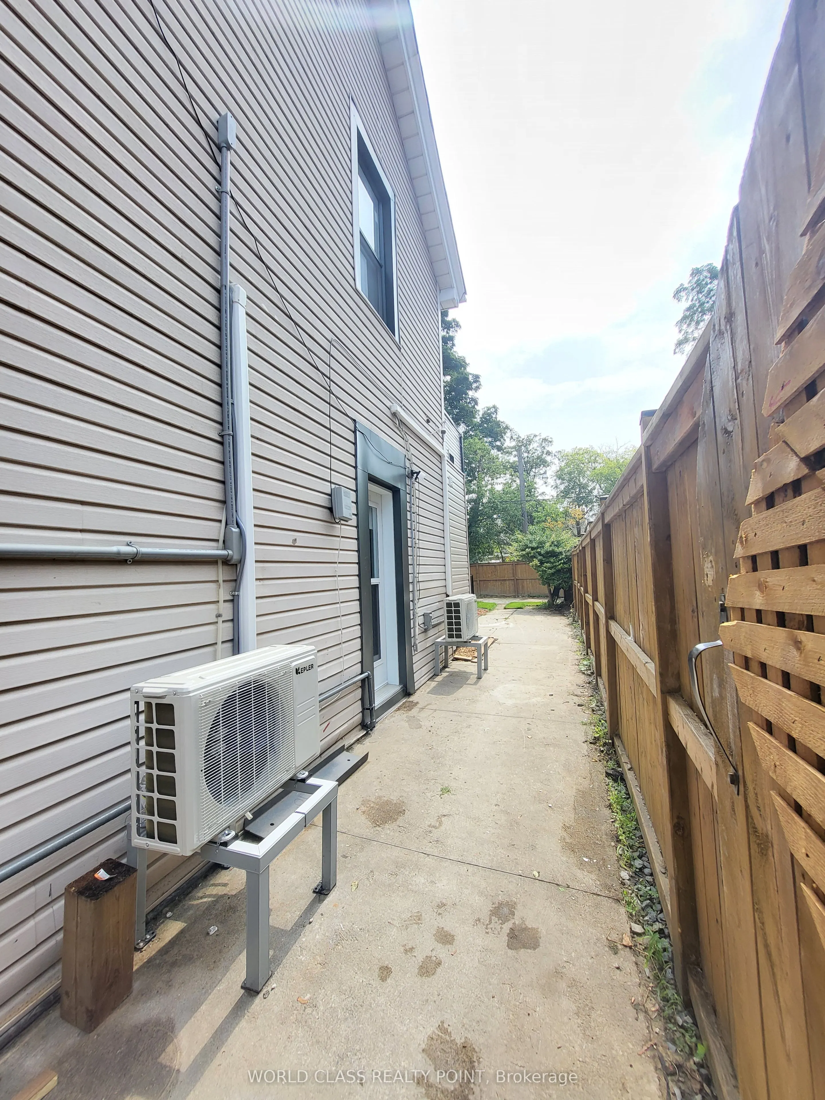 49 Vine Avenue #MAIN