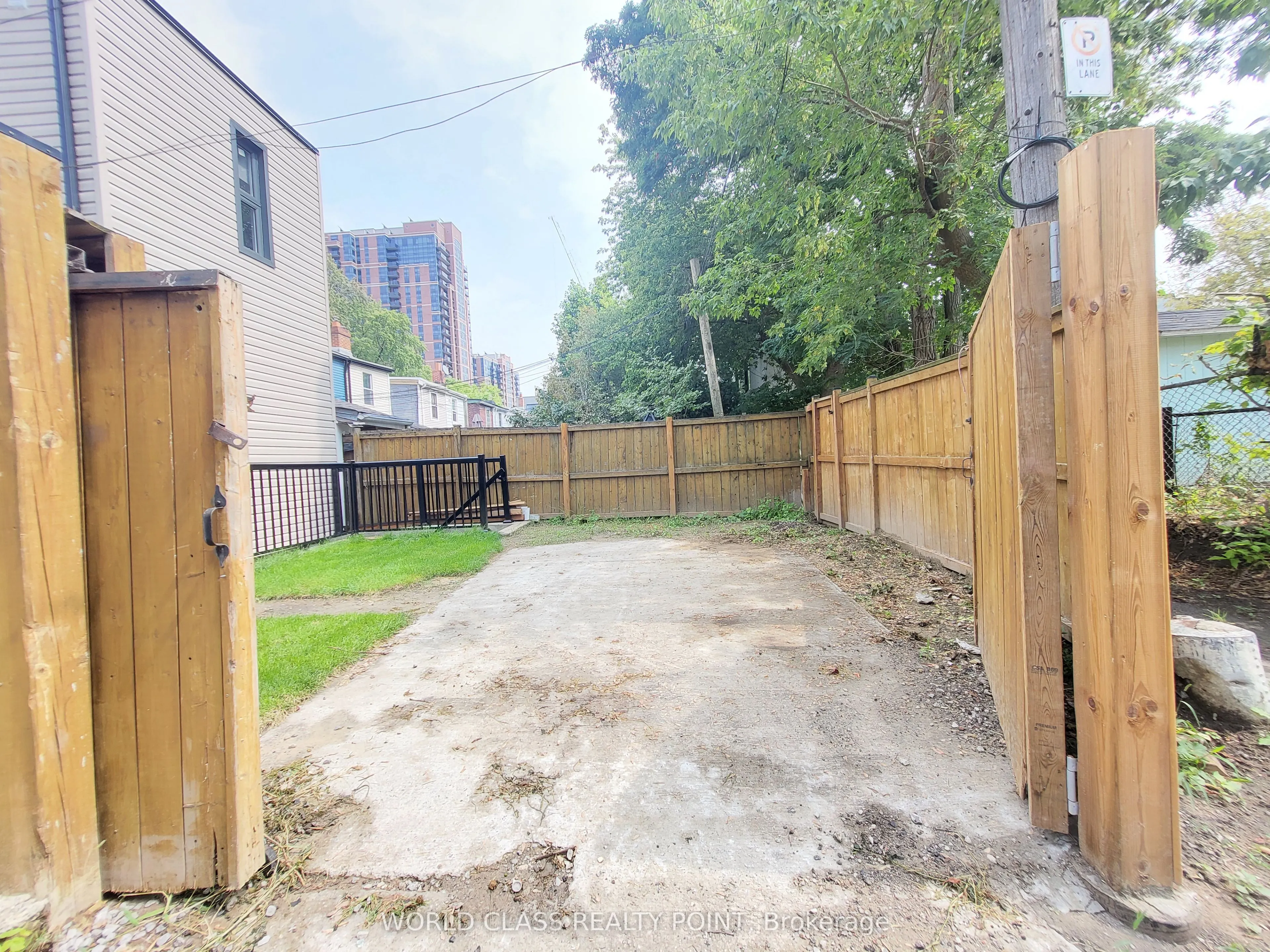 49 Vine Avenue #MAIN