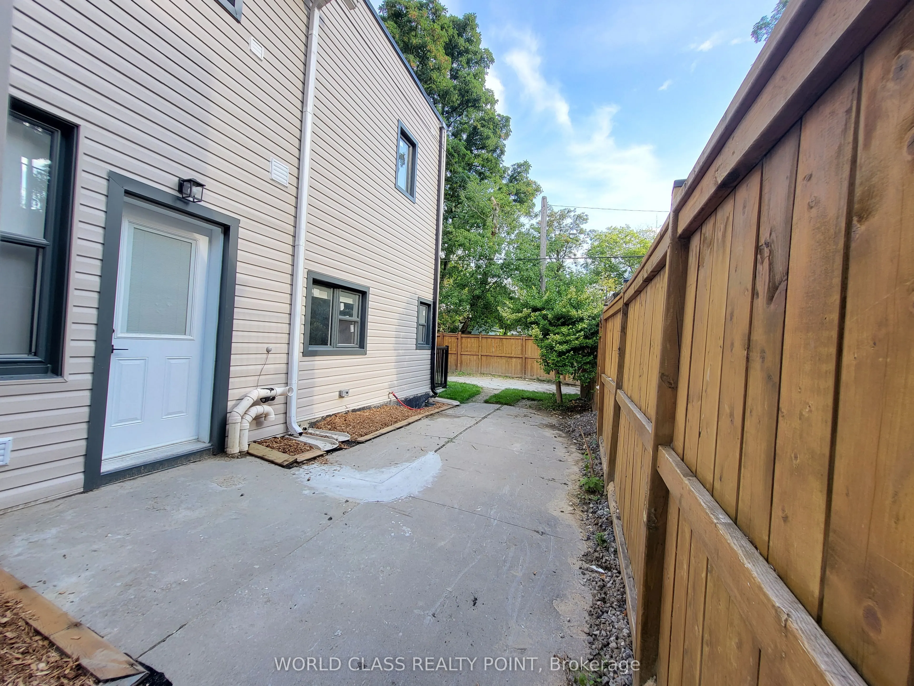49 Vine Avenue #MAIN