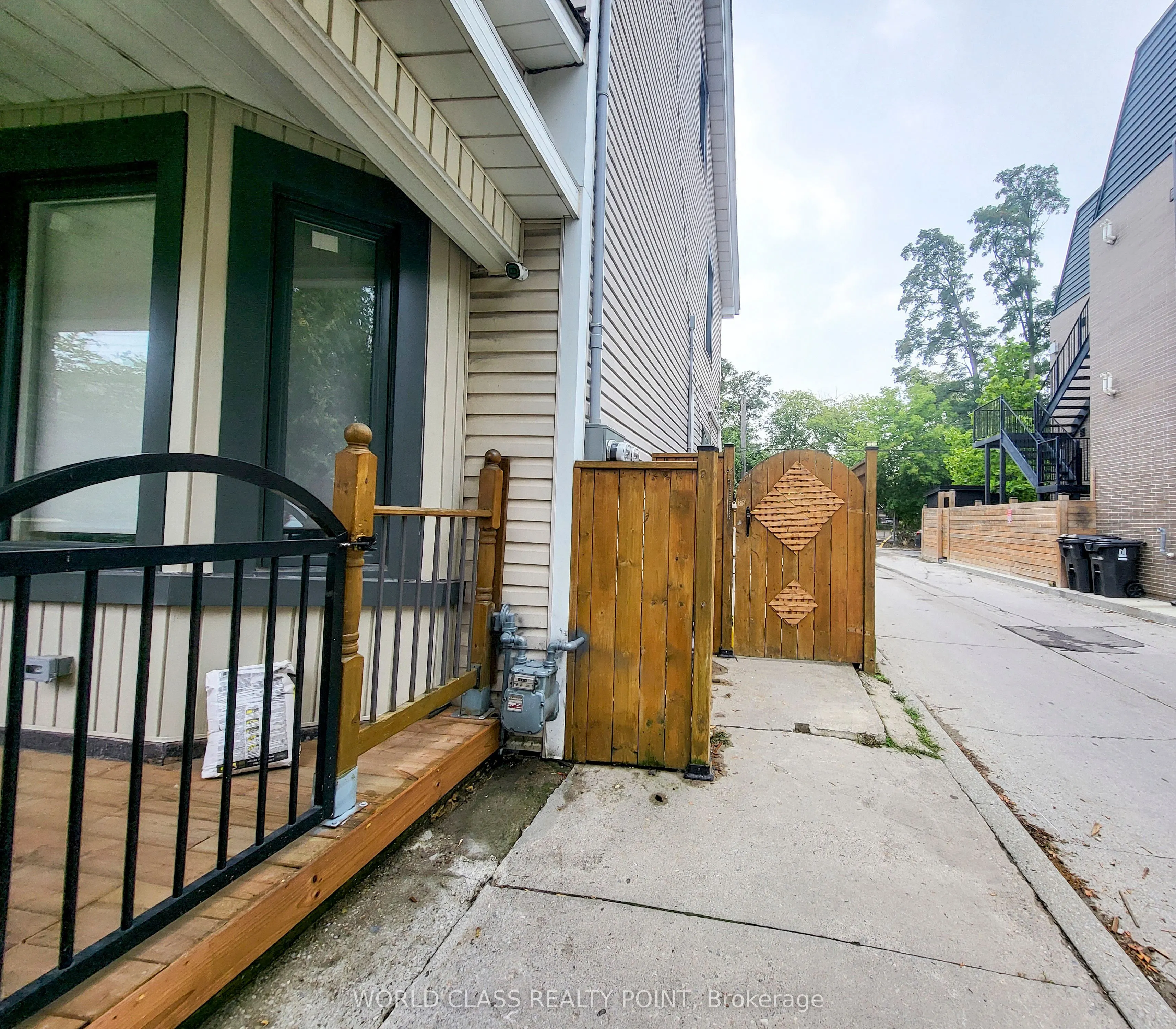 49 Vine Avenue #MAIN