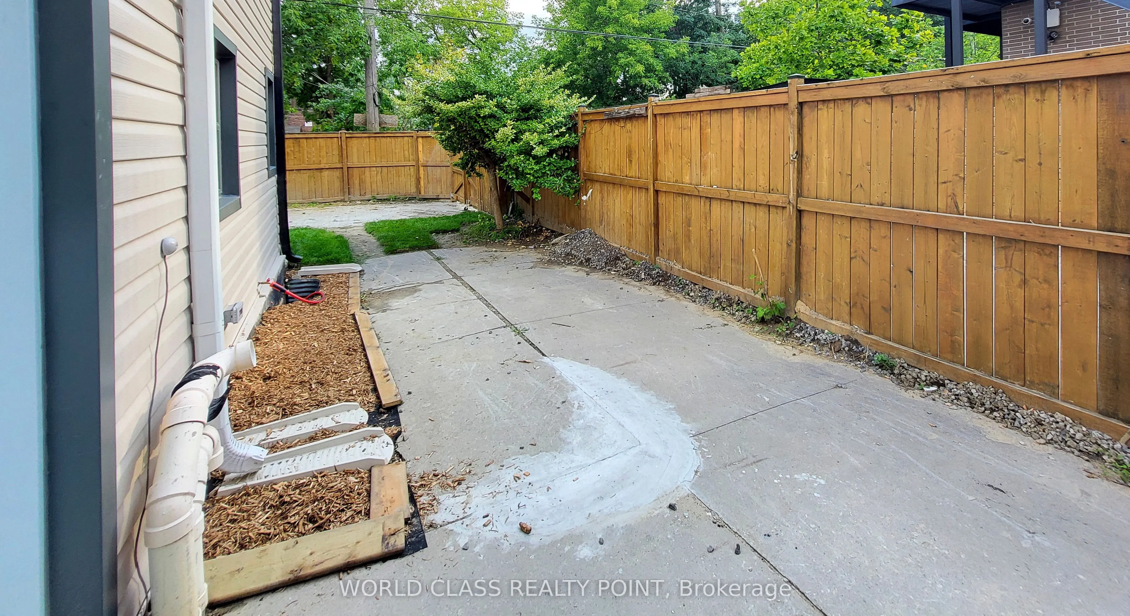 49 Vine Avenue #MAIN