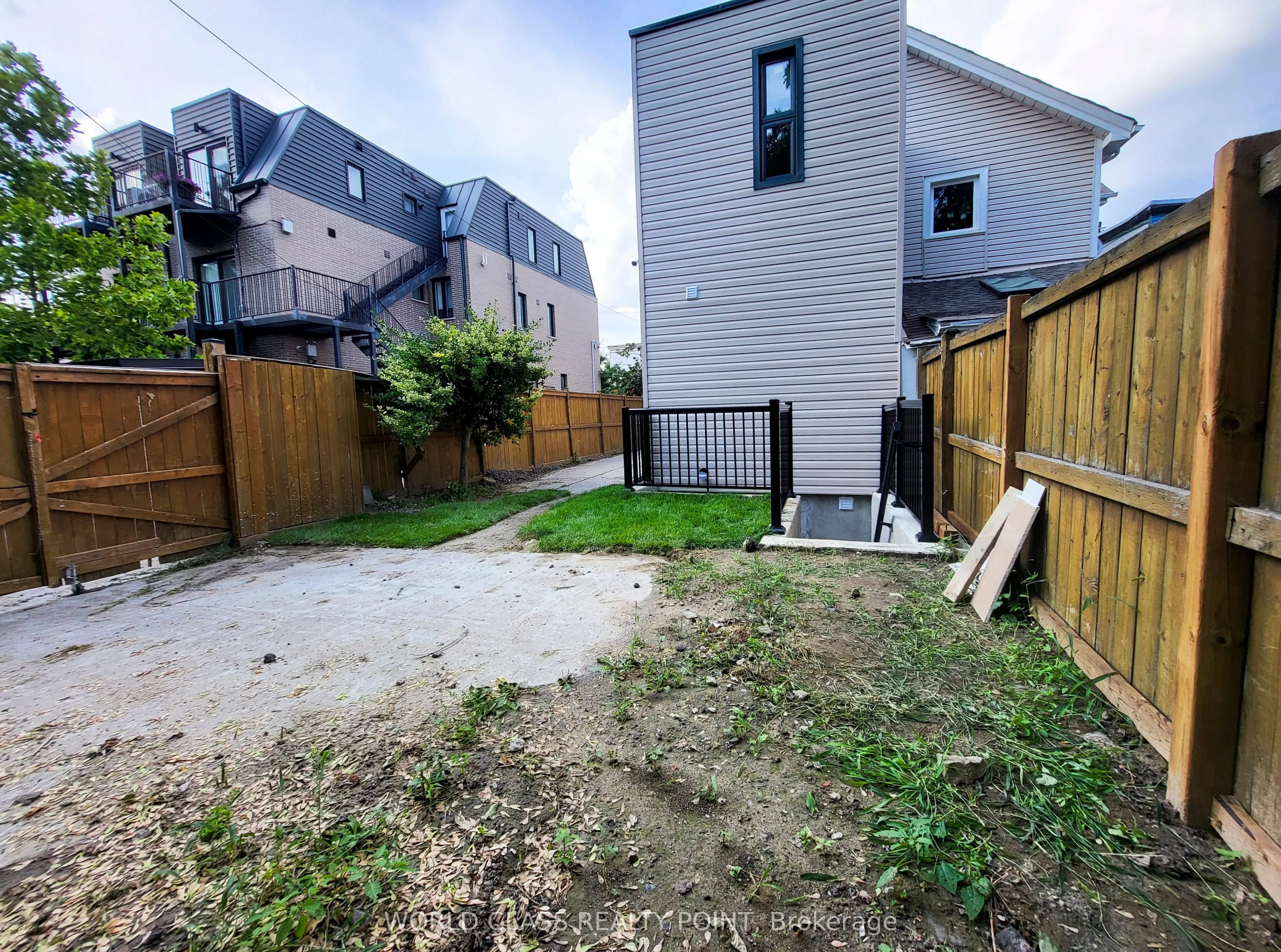 49 Vine Avenue #MAIN