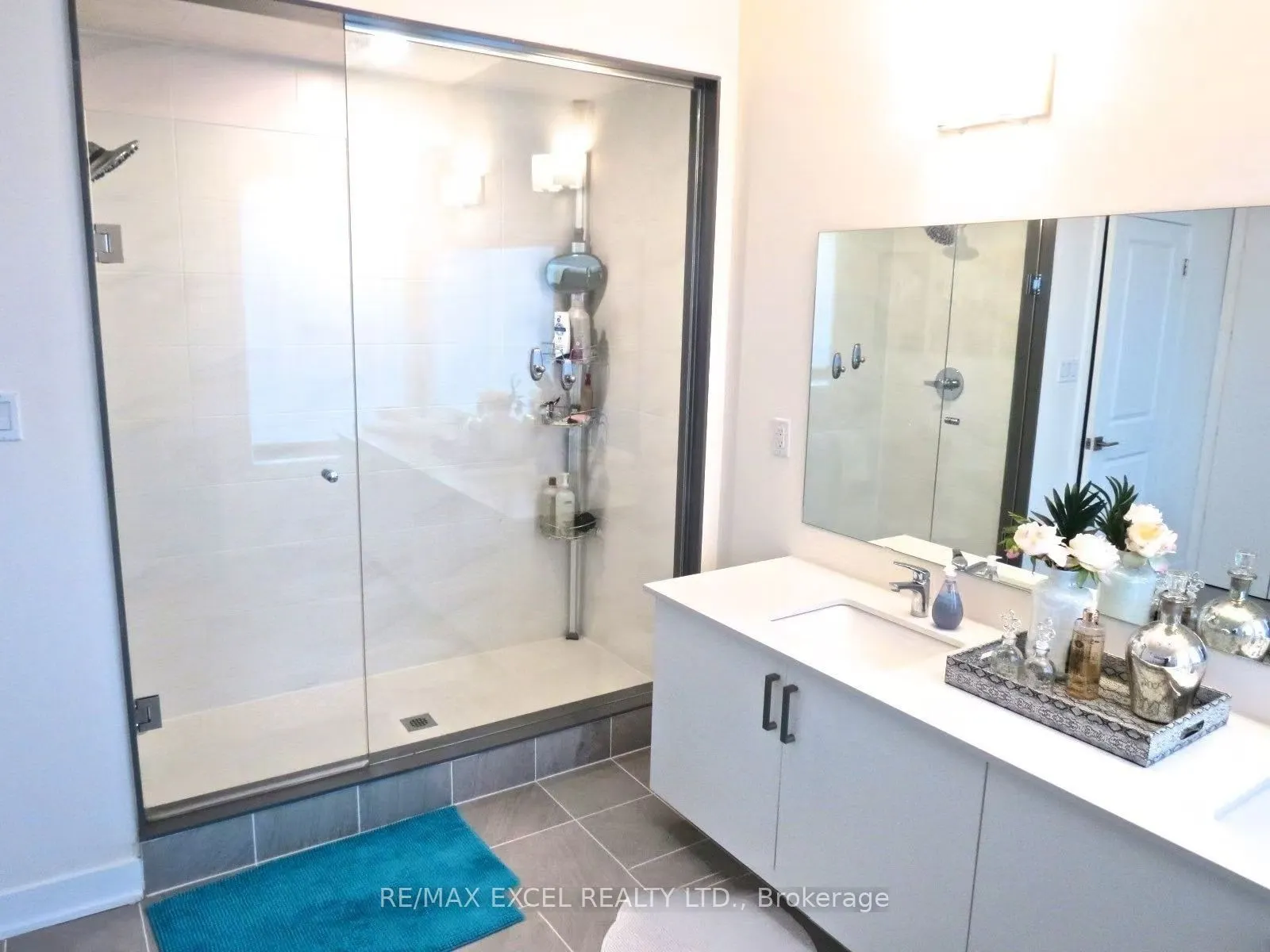 70 William Duncan Road #Master Room