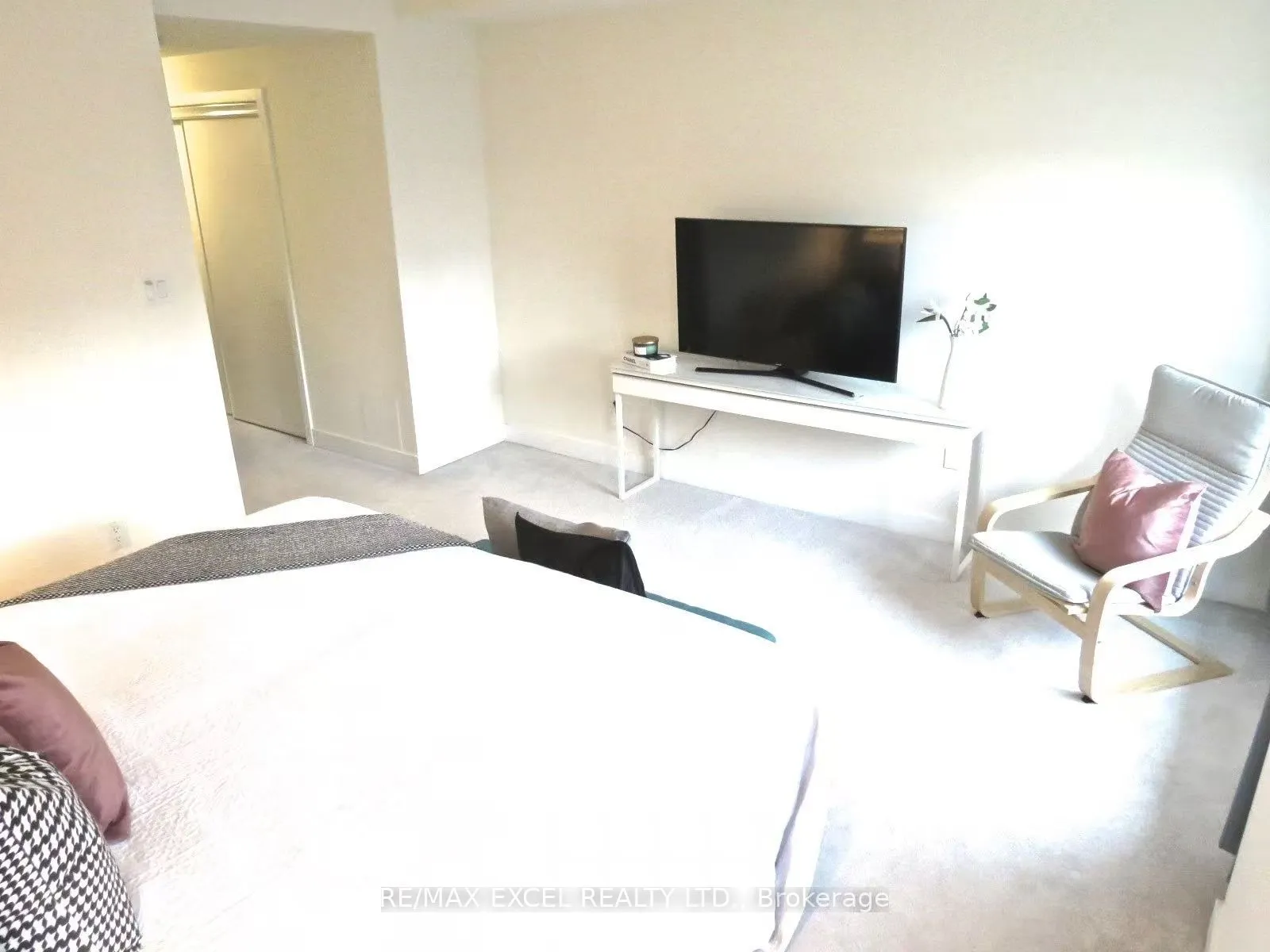 70 William Duncan Road #Master Room