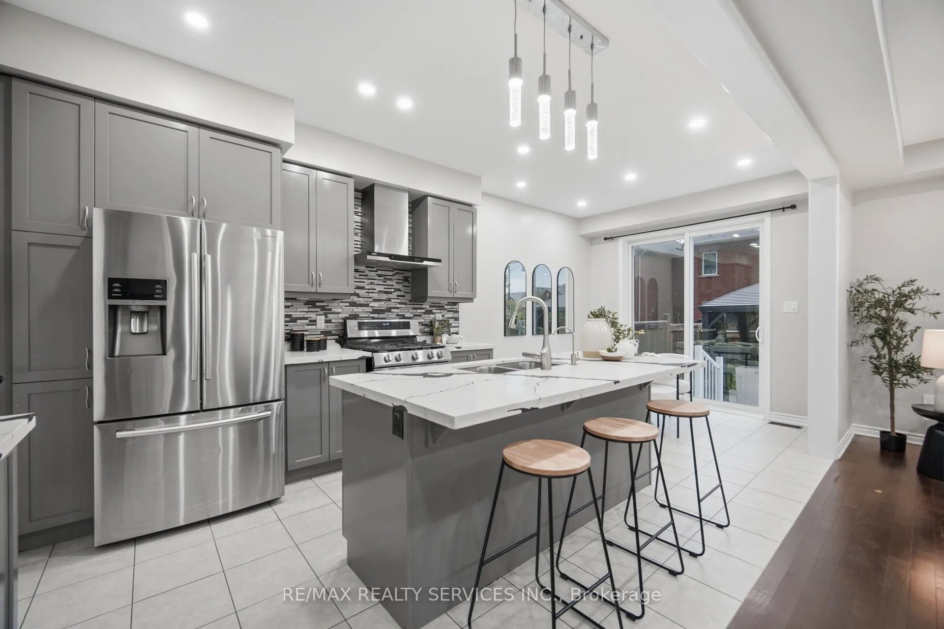 3 Fenchurch Drive