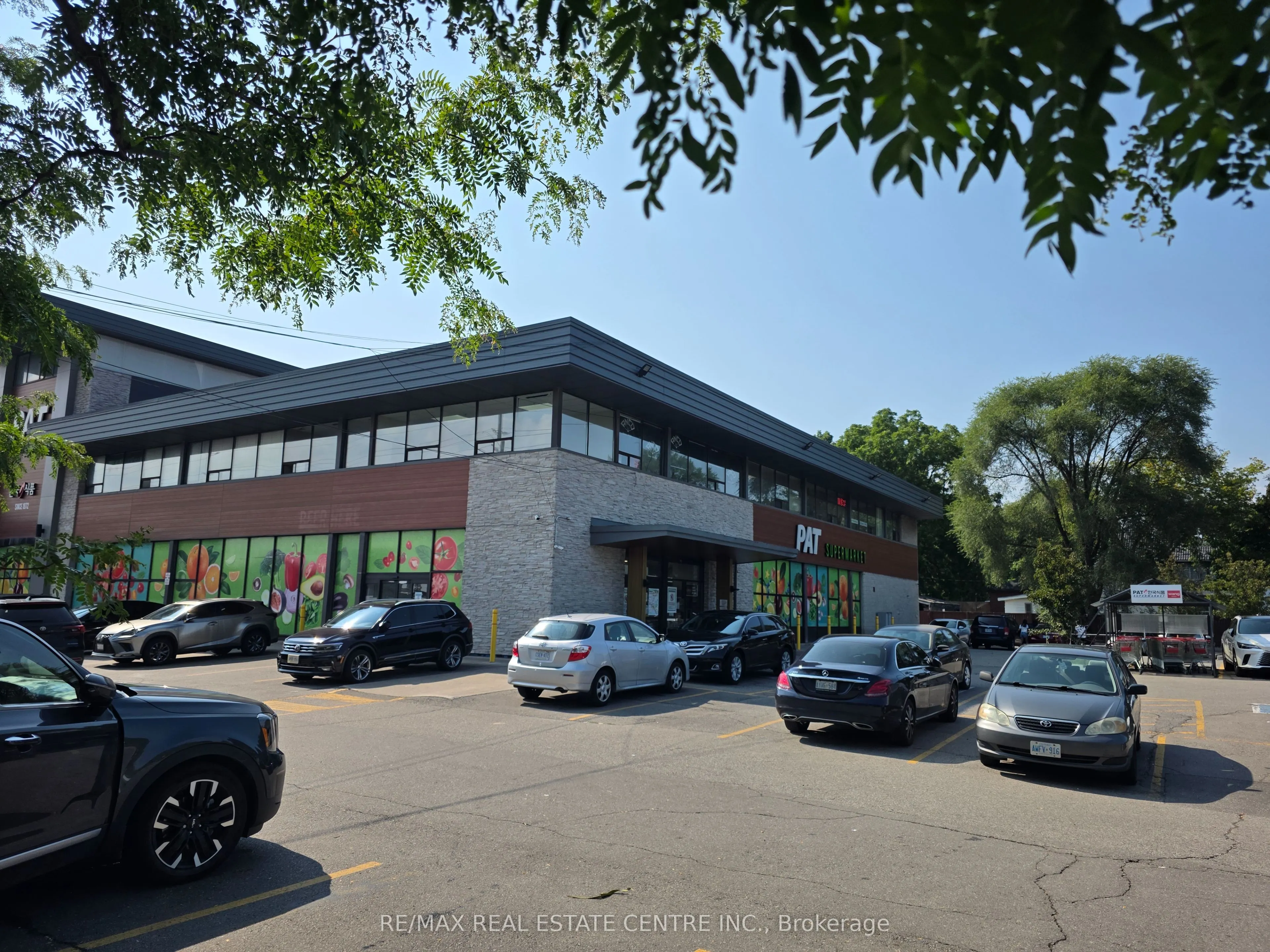 333 Dundas Street E