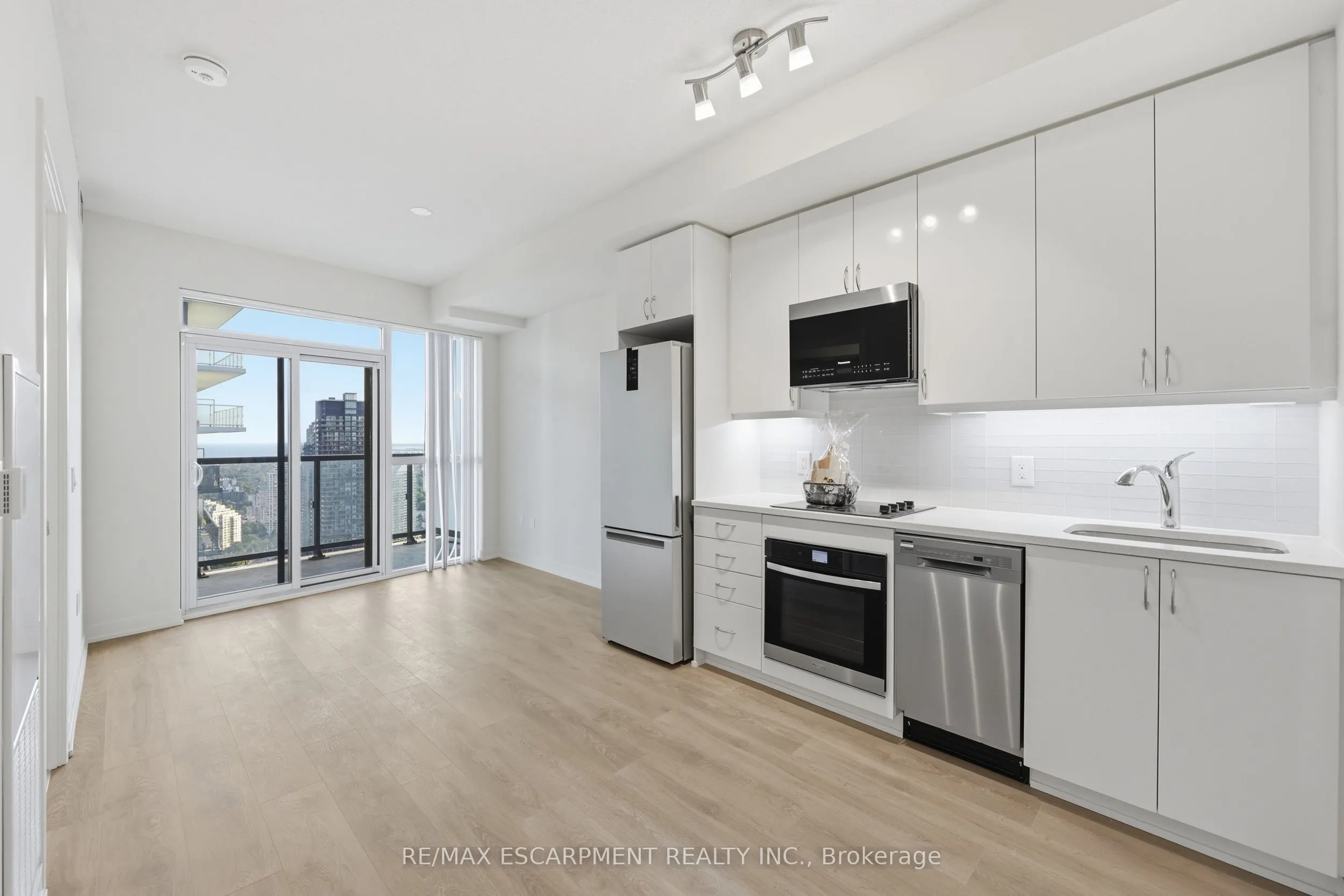 38 Annie Craig Drive #3906
