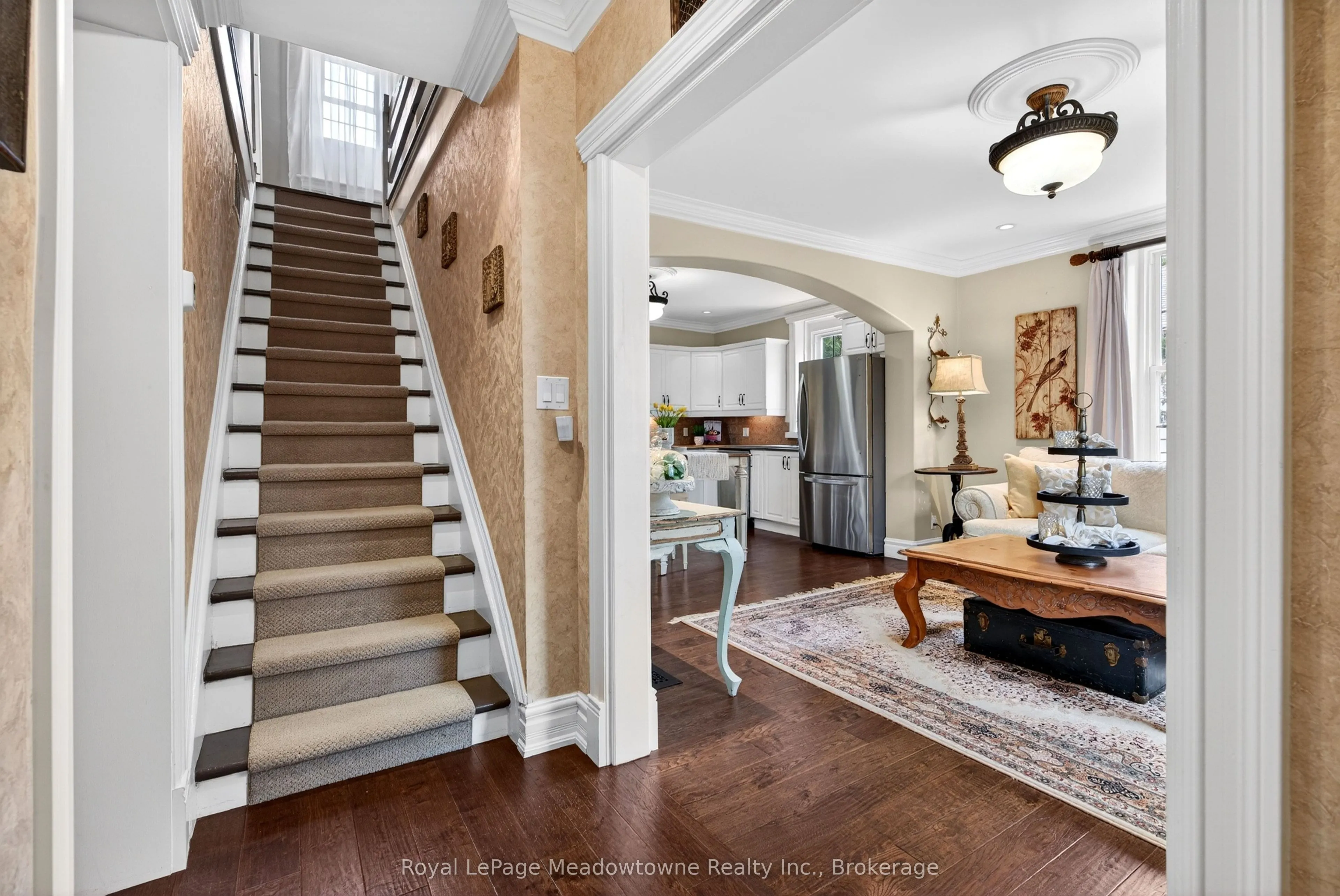 53 CAMPBELL Avenue E