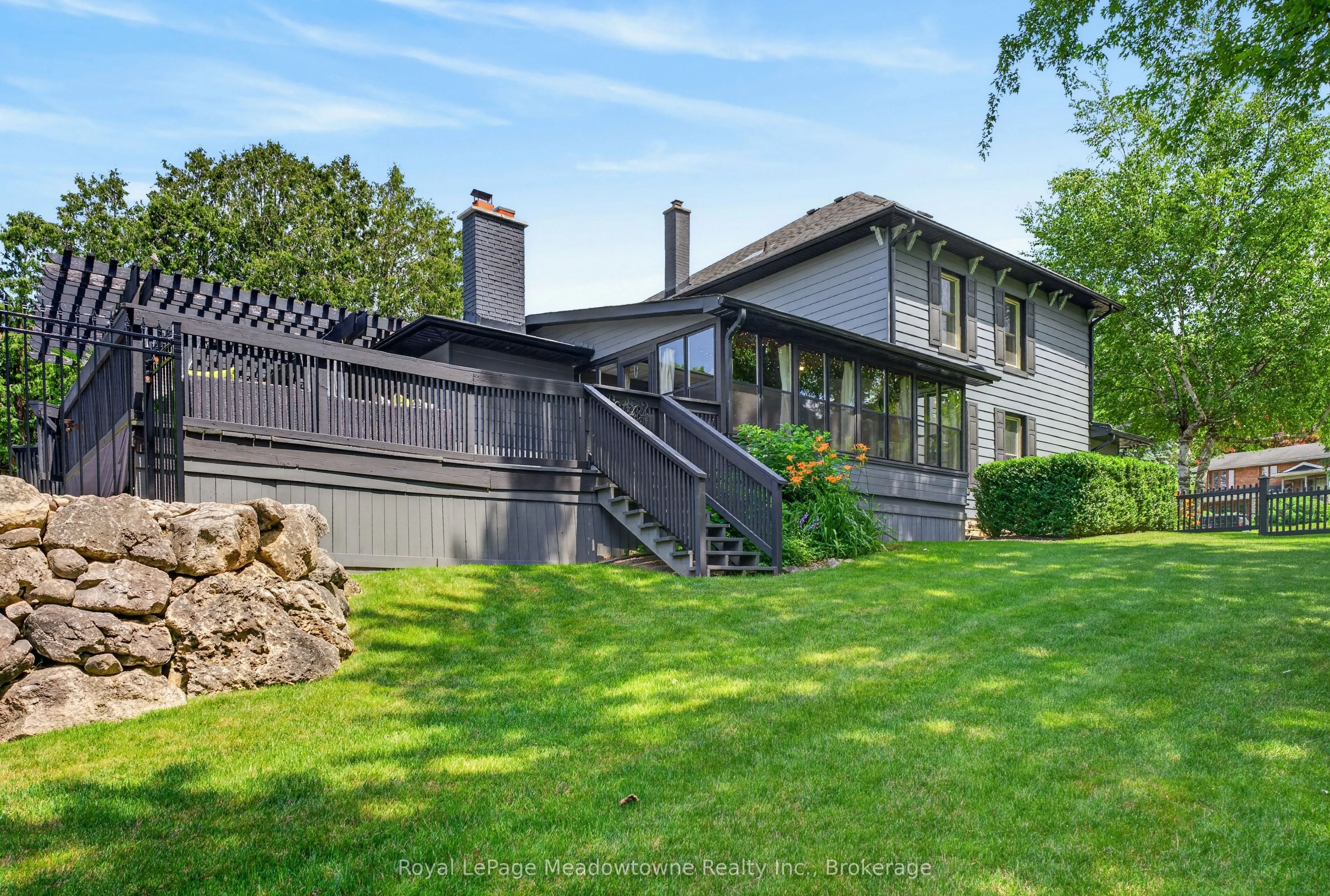 53 CAMPBELL Avenue E