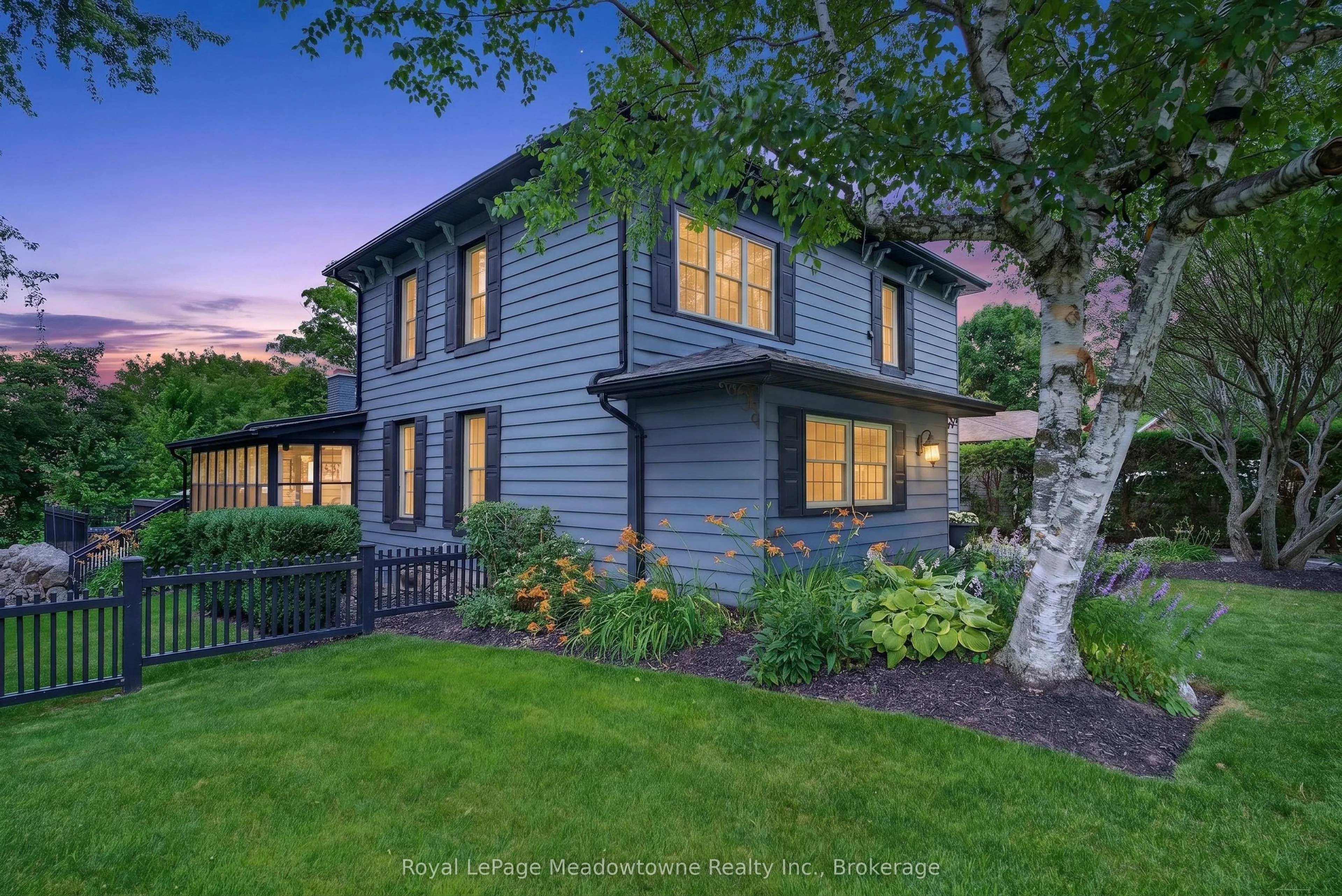 53 CAMPBELL Avenue E