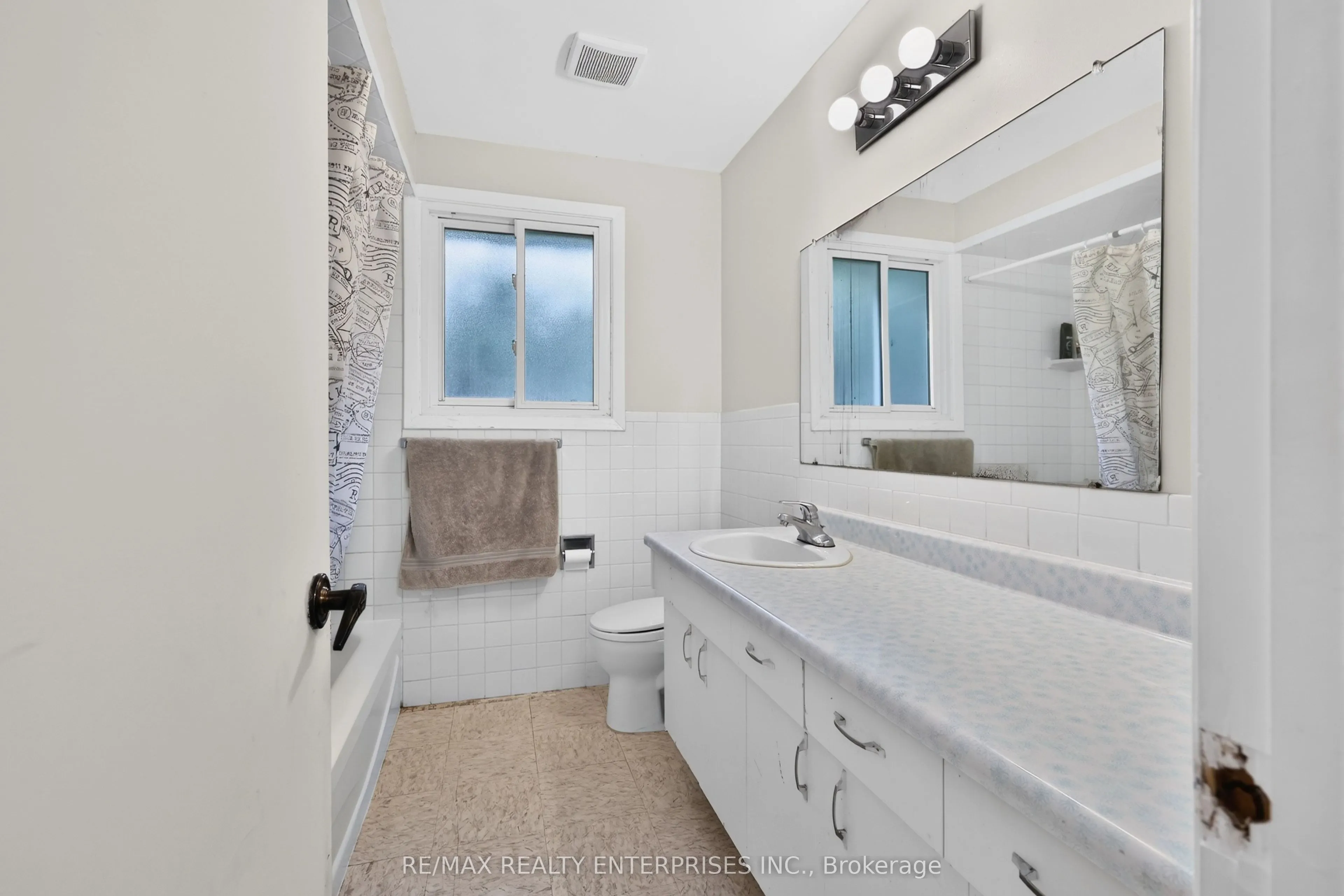 975 Cresthampton Lane