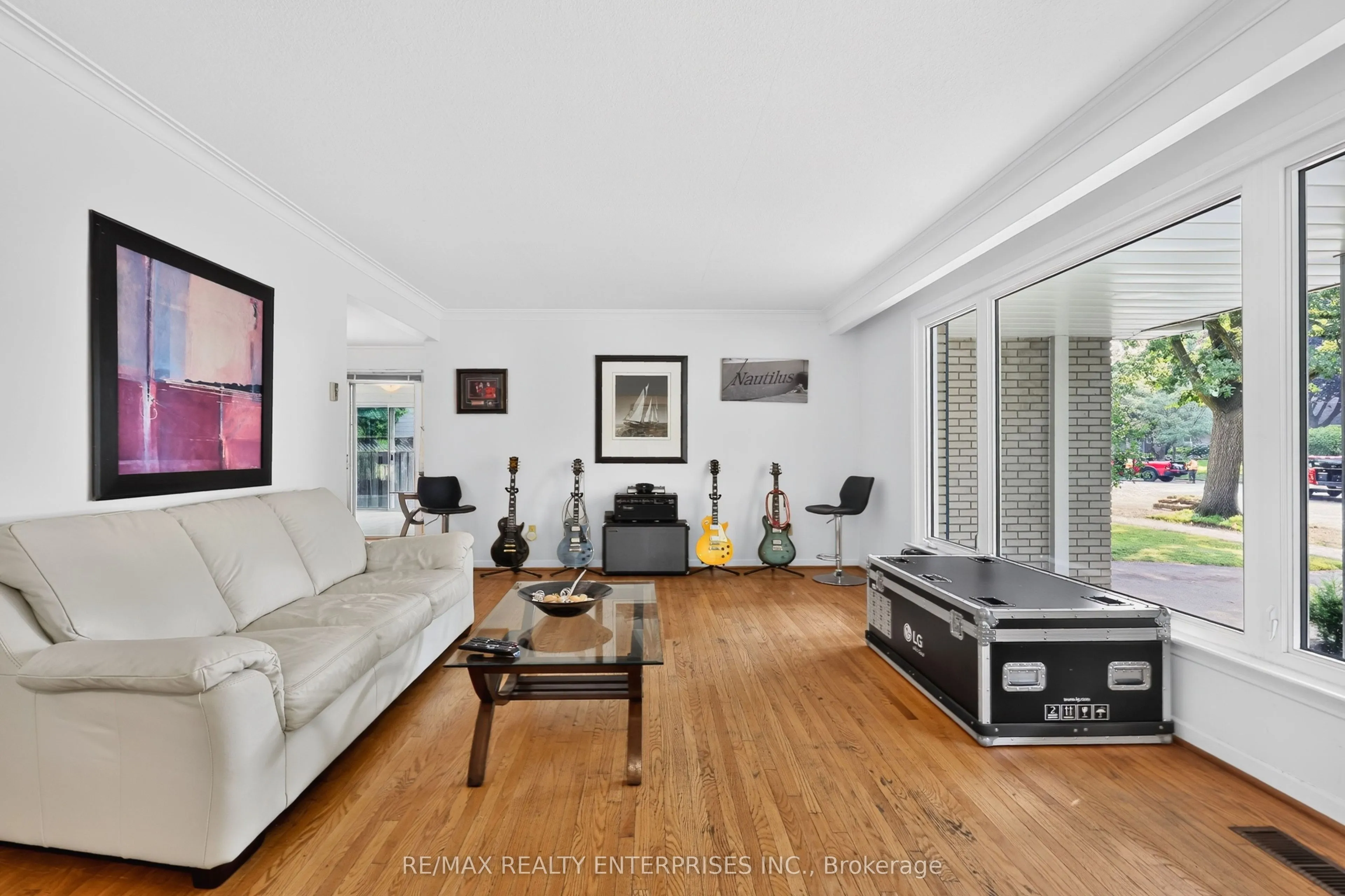 975 Cresthampton Lane