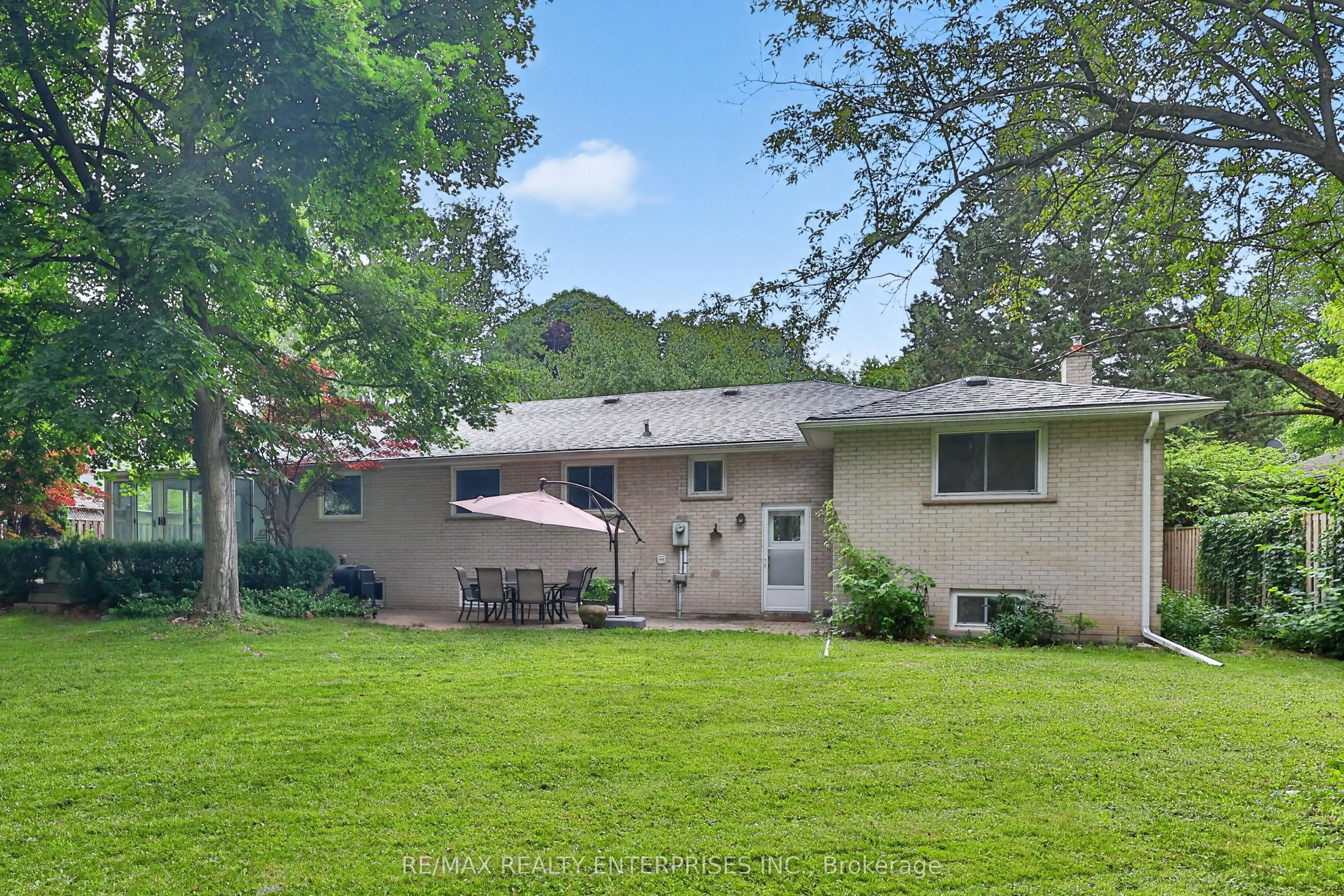975 Cresthampton Lane