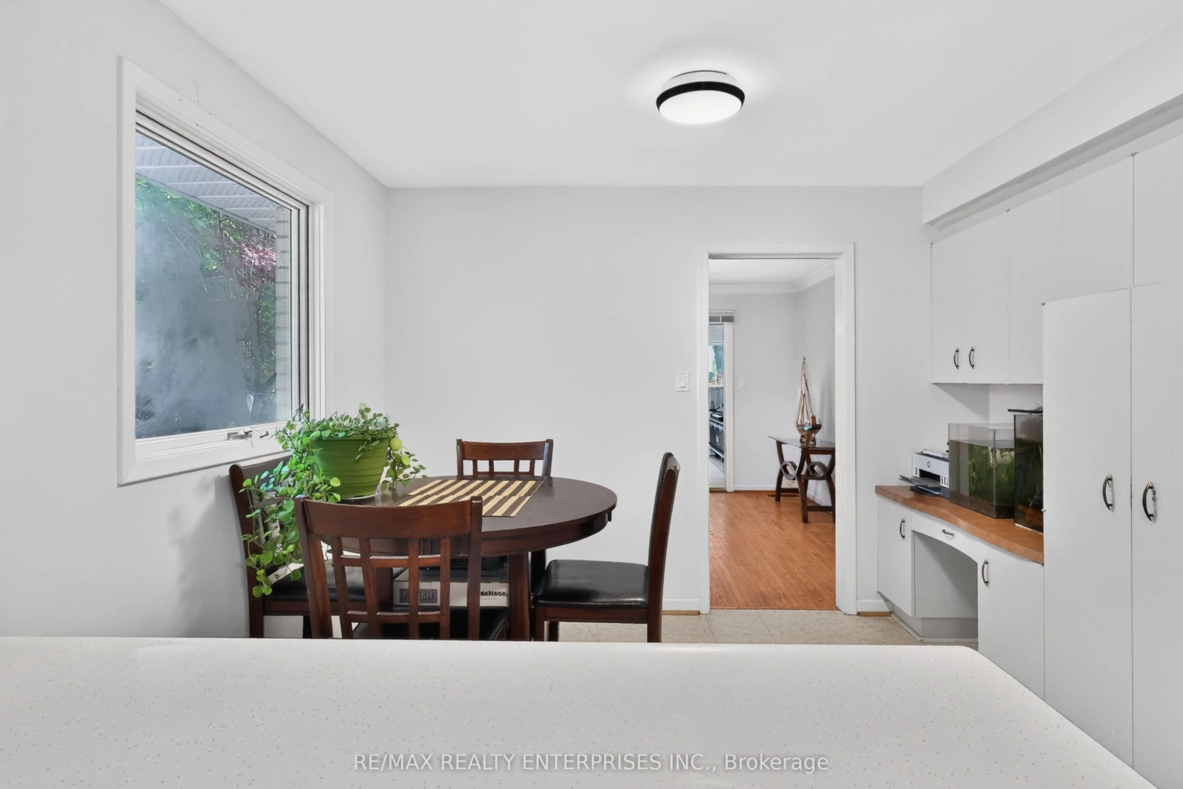 975 Cresthampton Lane
