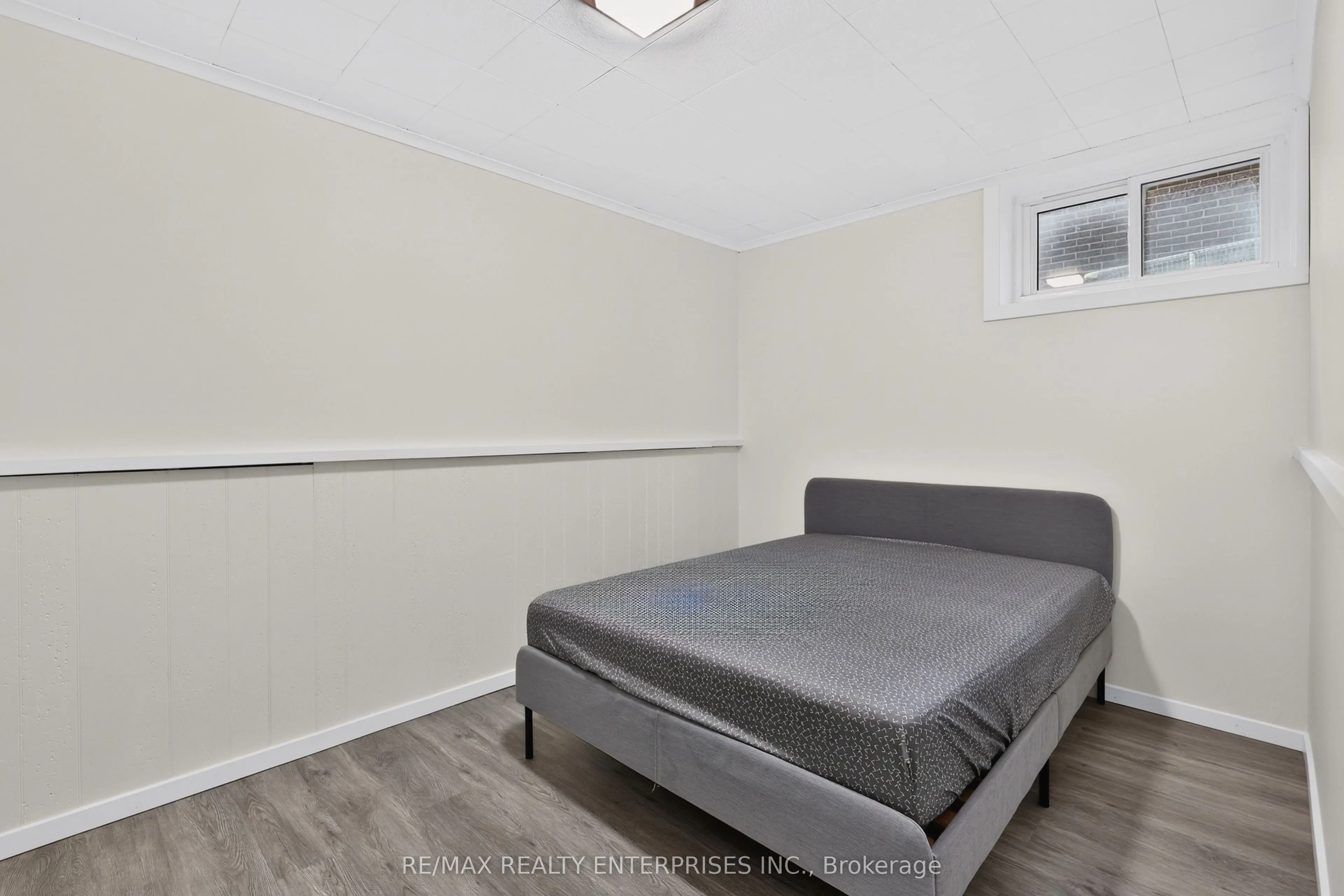 975 Cresthampton Lane