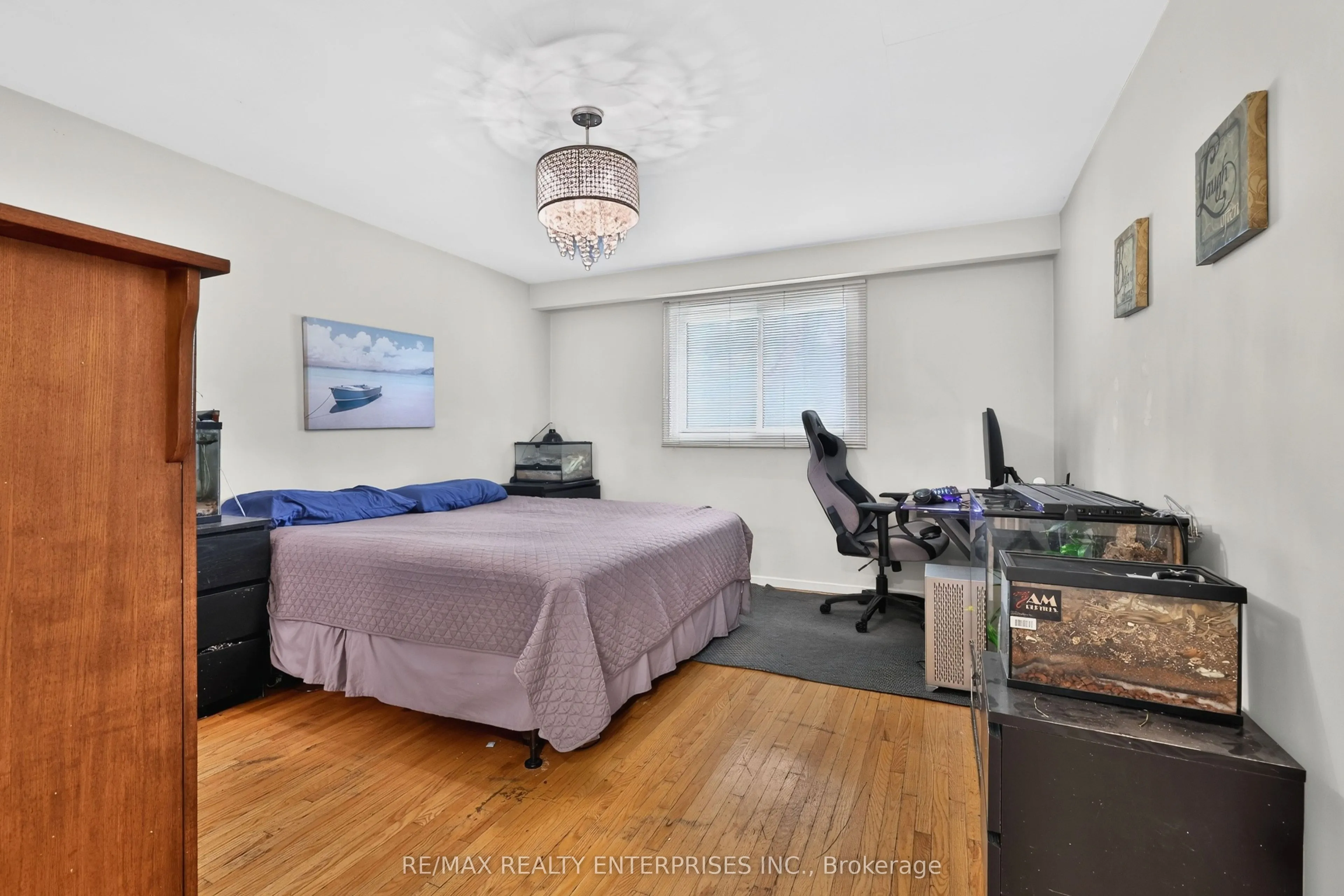 975 Cresthampton Lane
