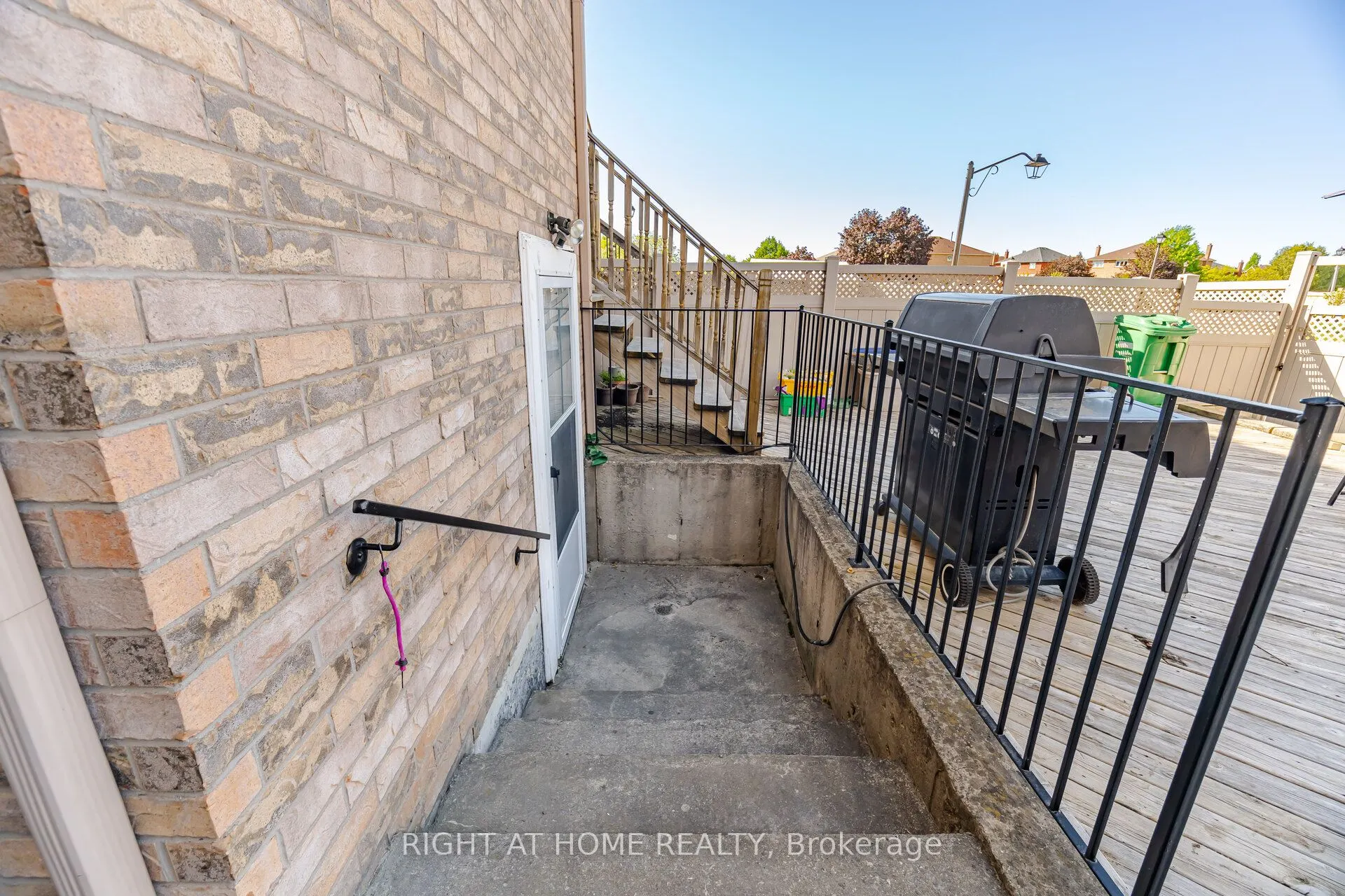 8 Richelieu Court