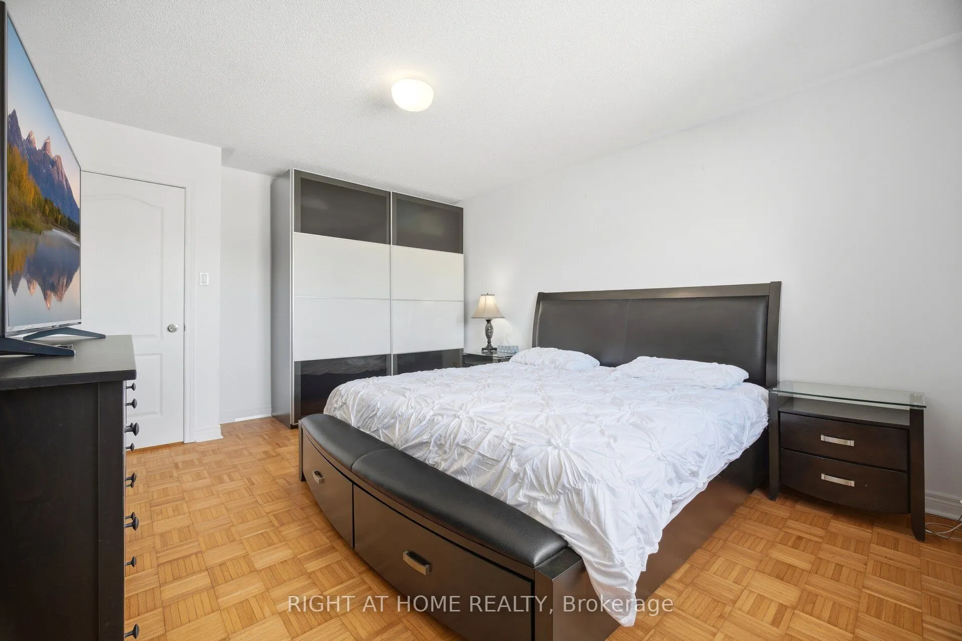 8 Richelieu Court