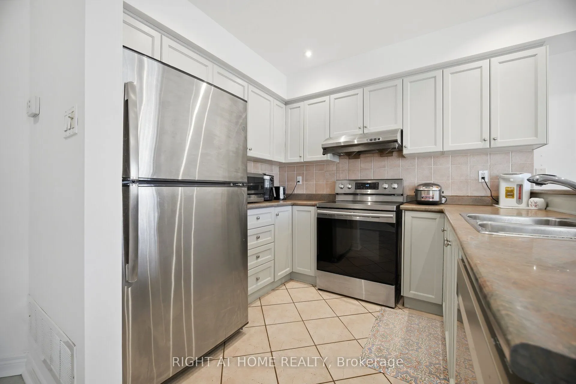 8 Richelieu Court