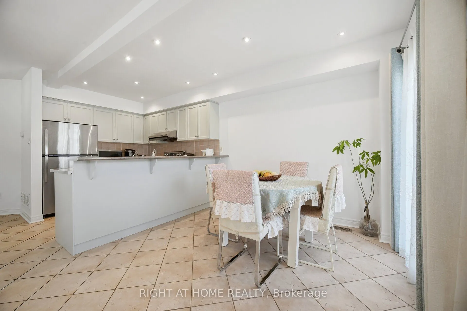 8 Richelieu Court