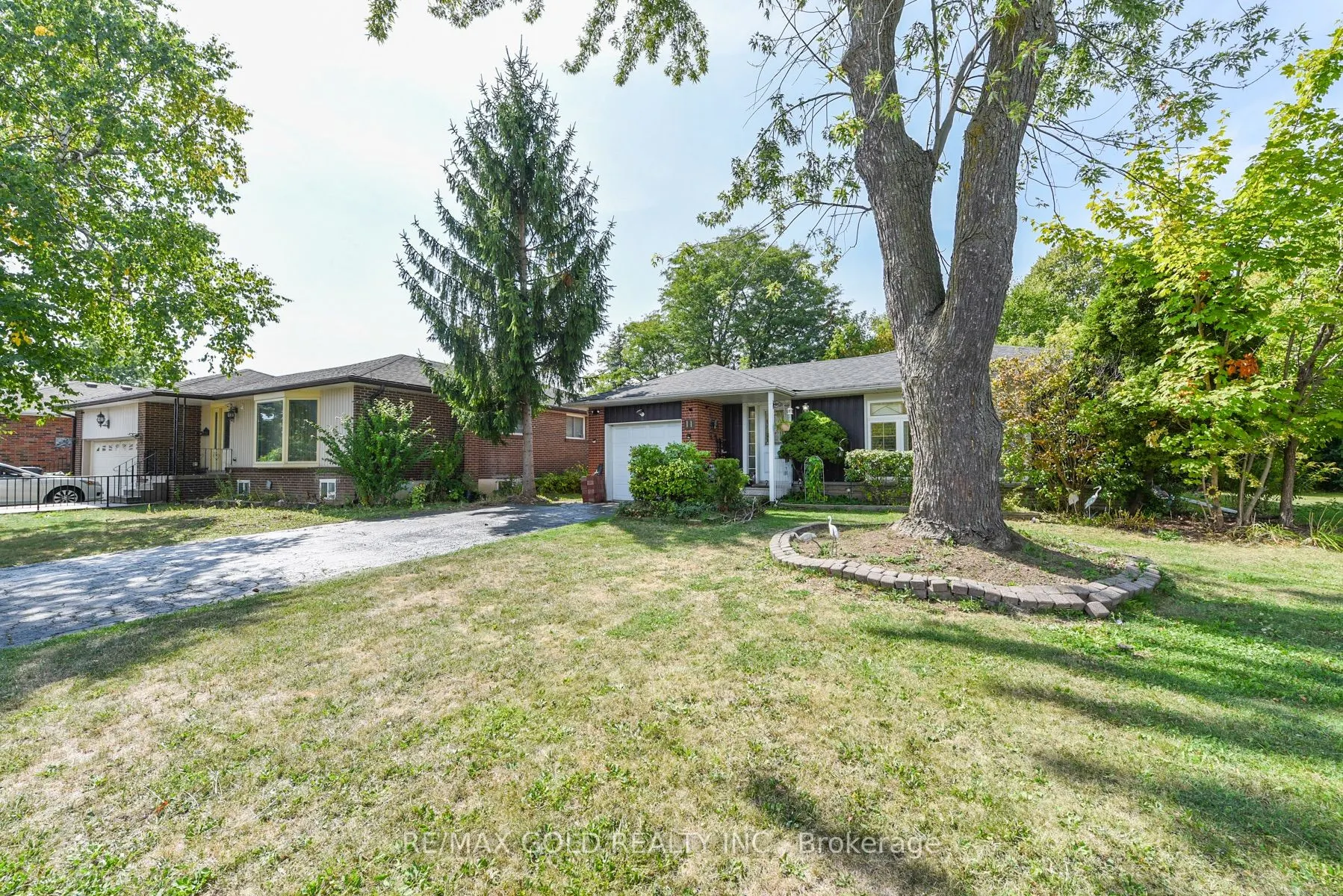 11 Dudley Place