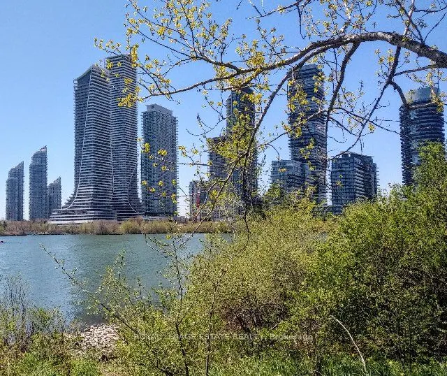 33 Shore Breeze Drive #2901