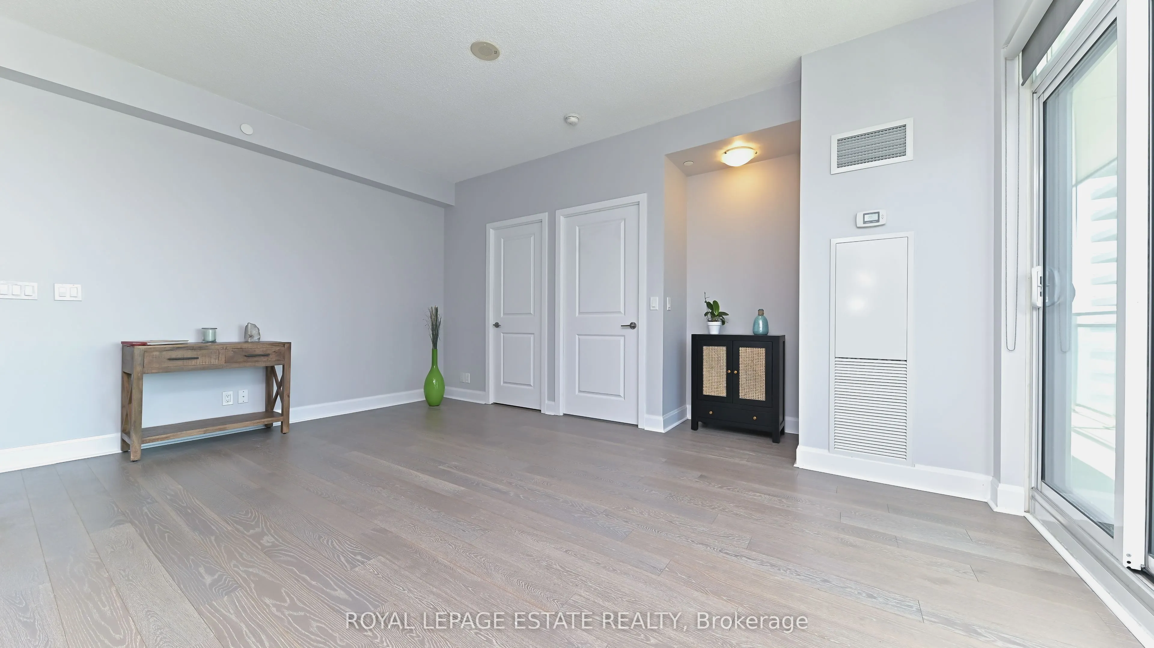 33 Shore Breeze Drive #2901