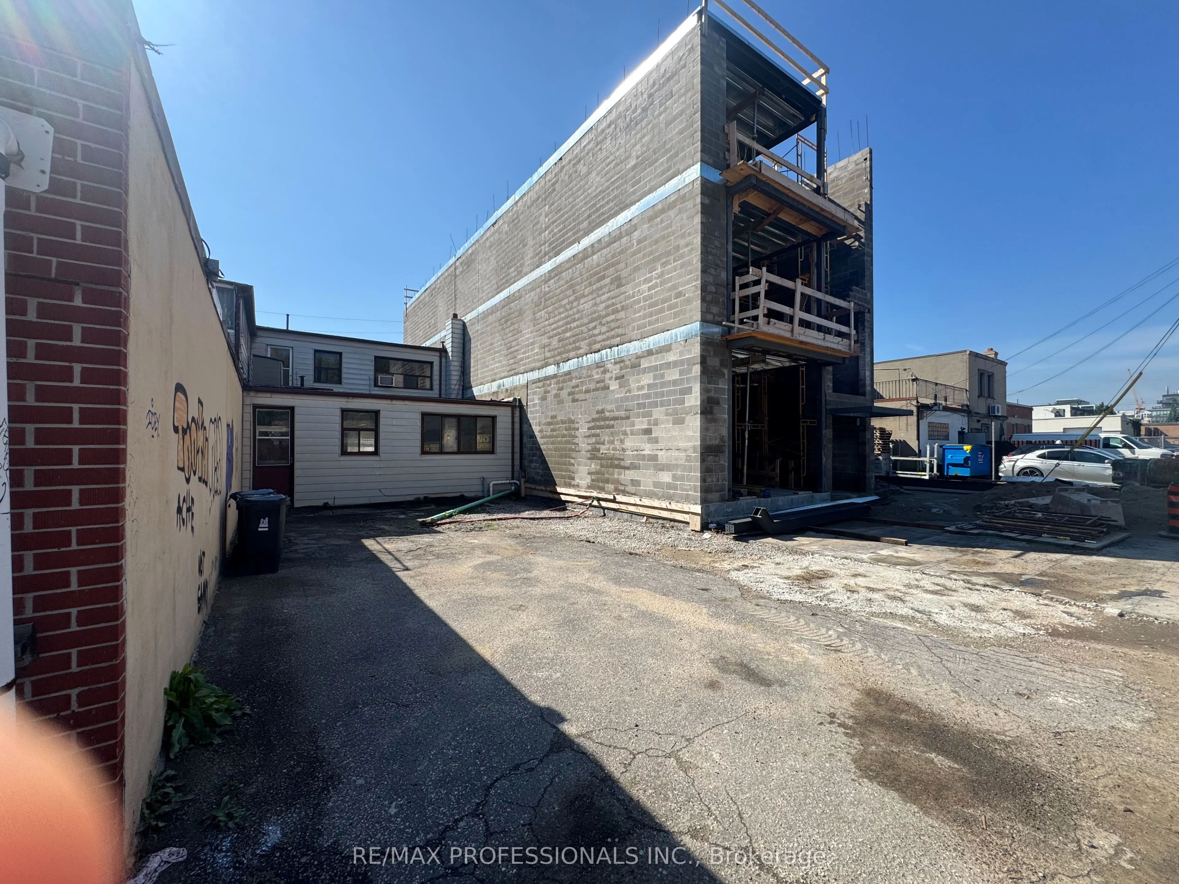 710 The Queensway Avenue
