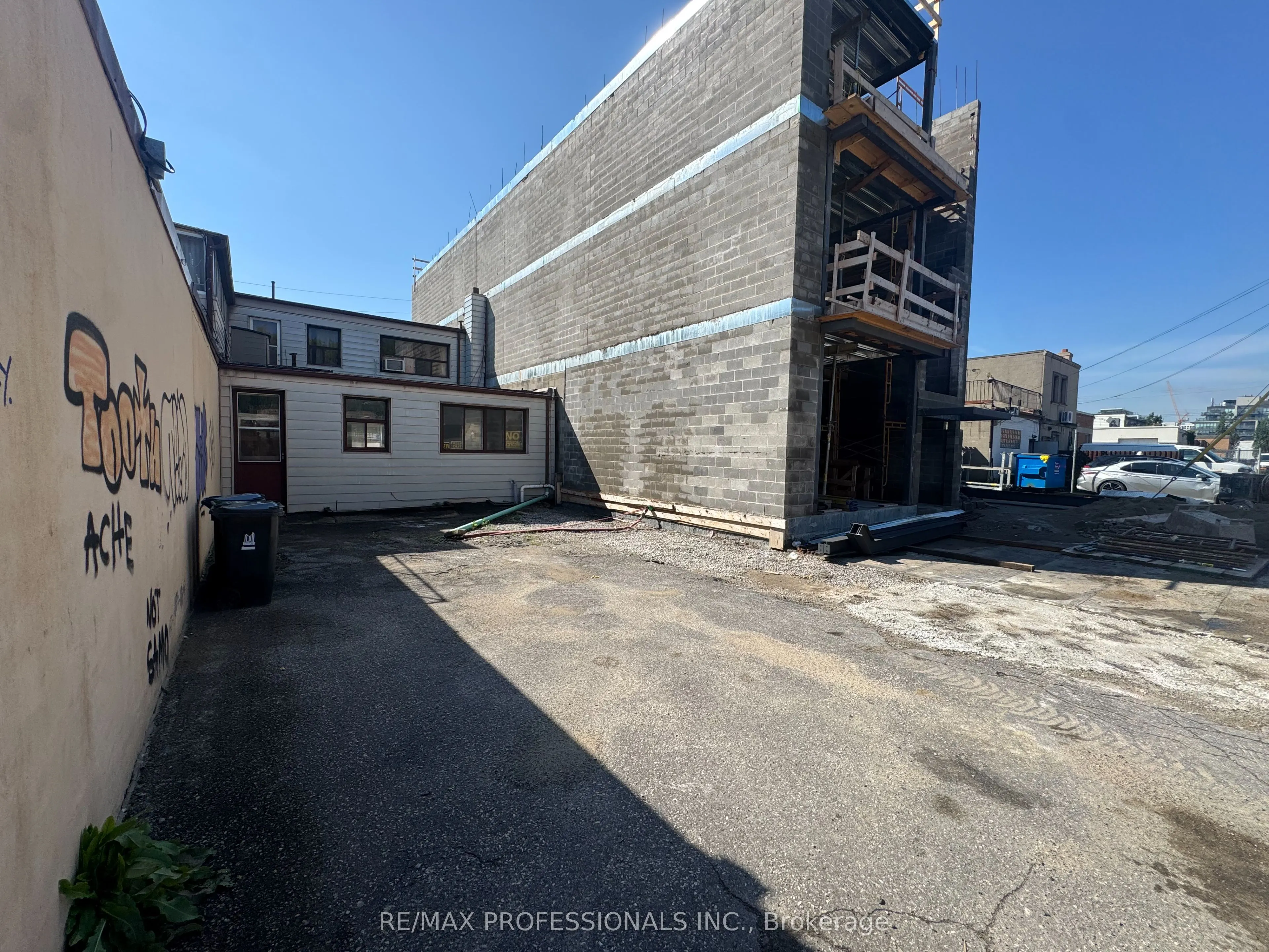 710 The Queensway Avenue