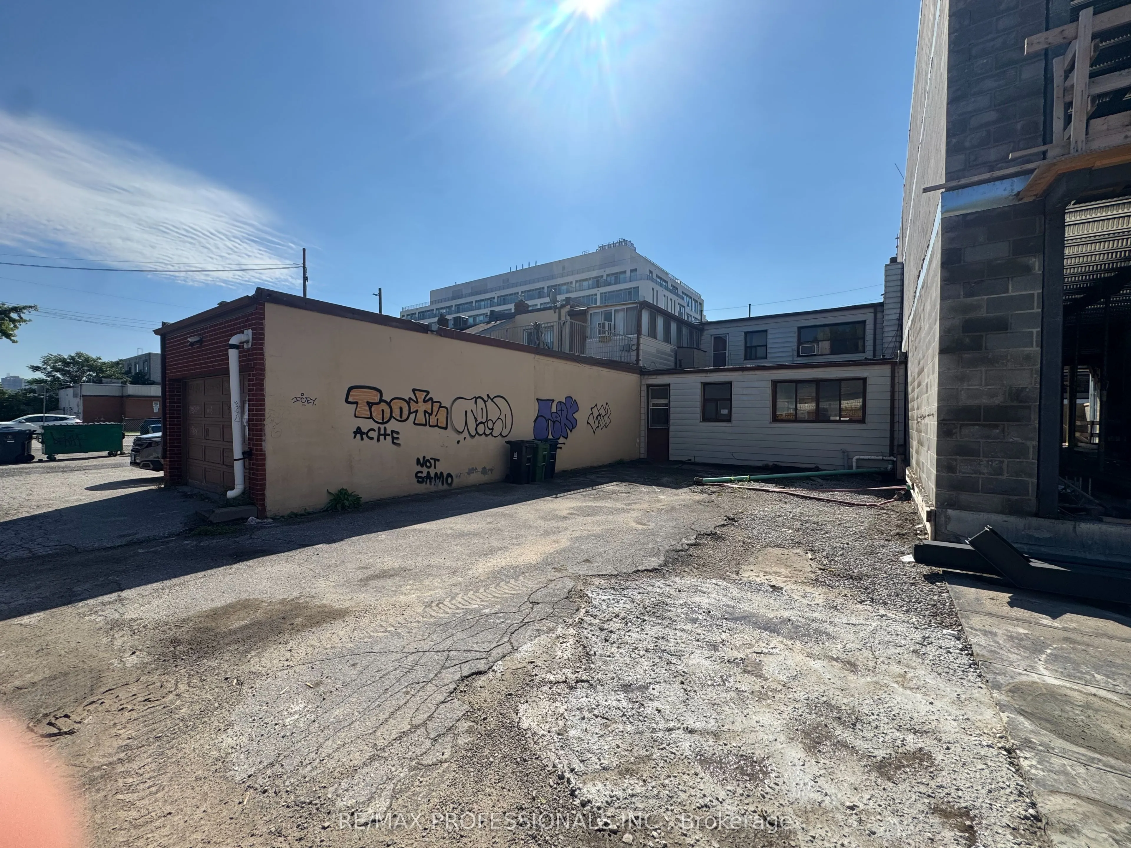 710 The Queensway Avenue