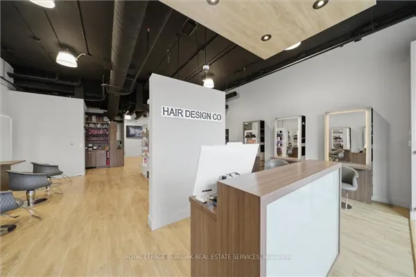515 Dundas Street W