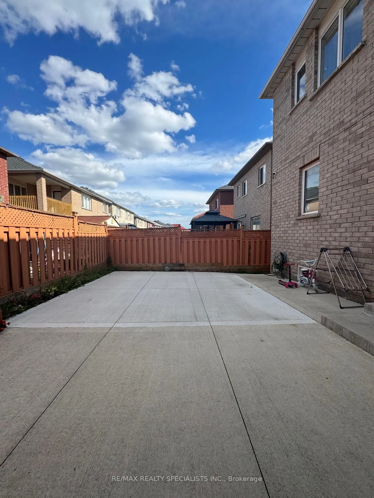 41 Madronna Gardens