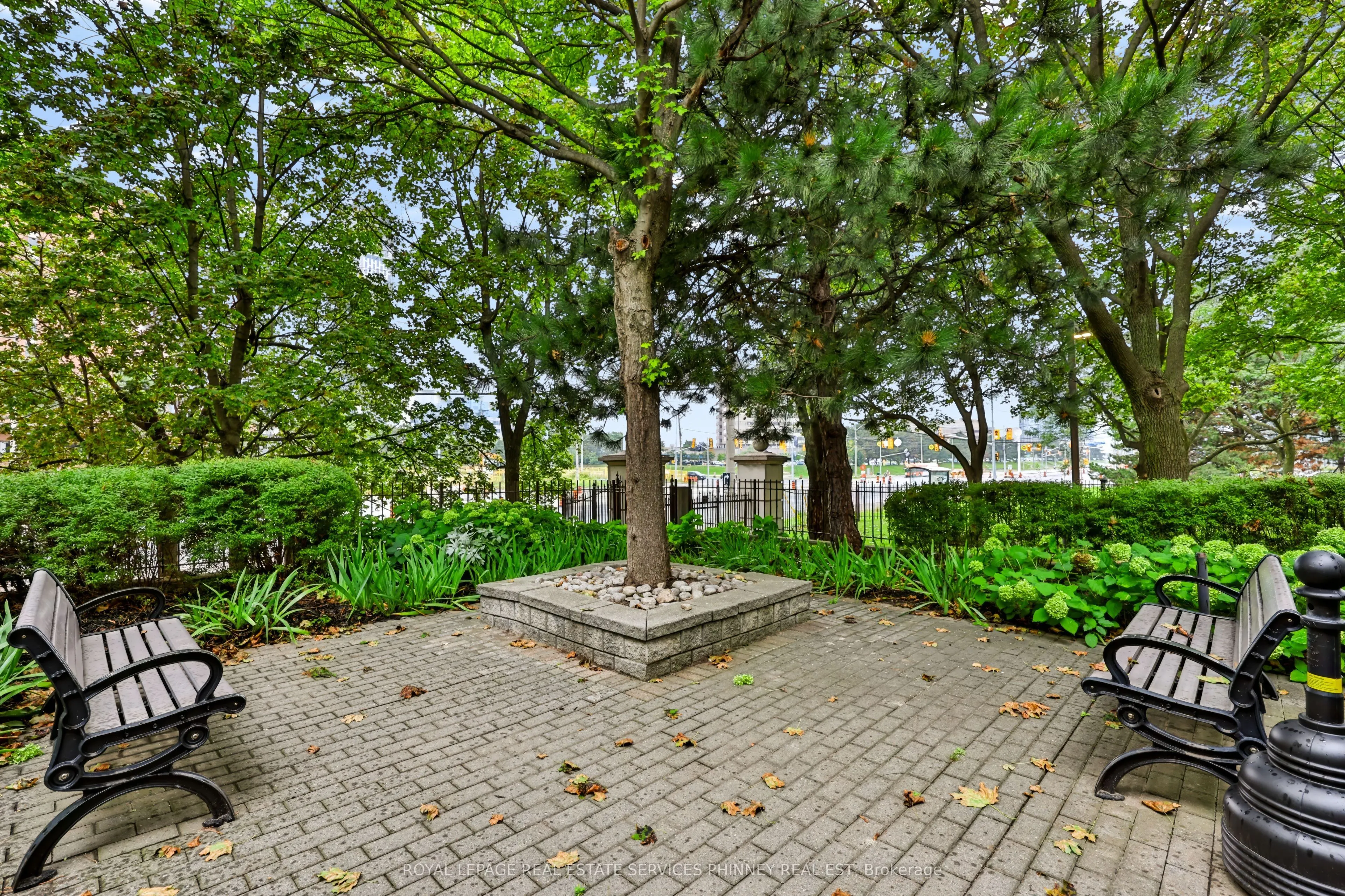 3650 Kaneff Crescent #2801