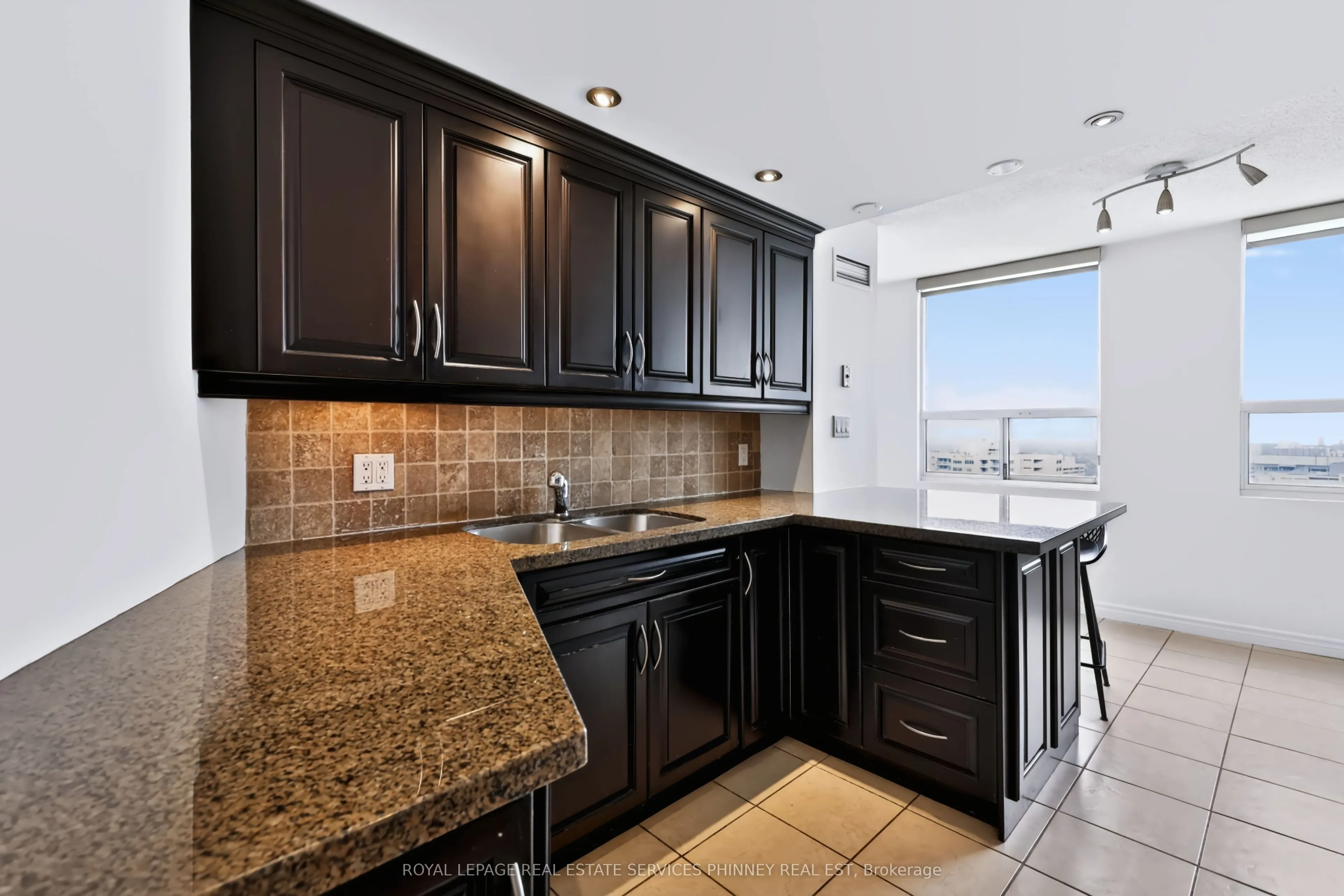 3650 Kaneff Crescent #2801