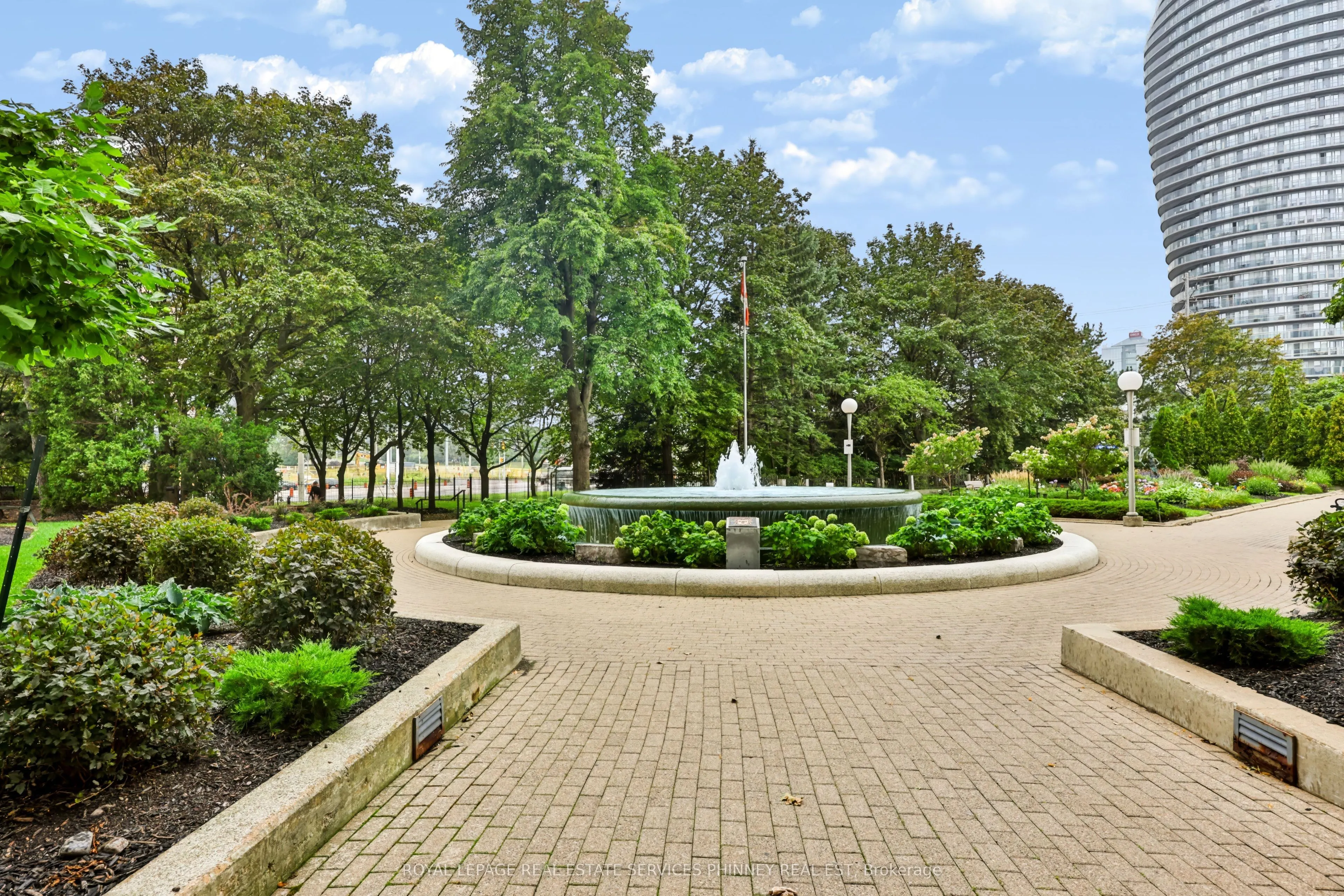 3650 Kaneff Crescent #2801