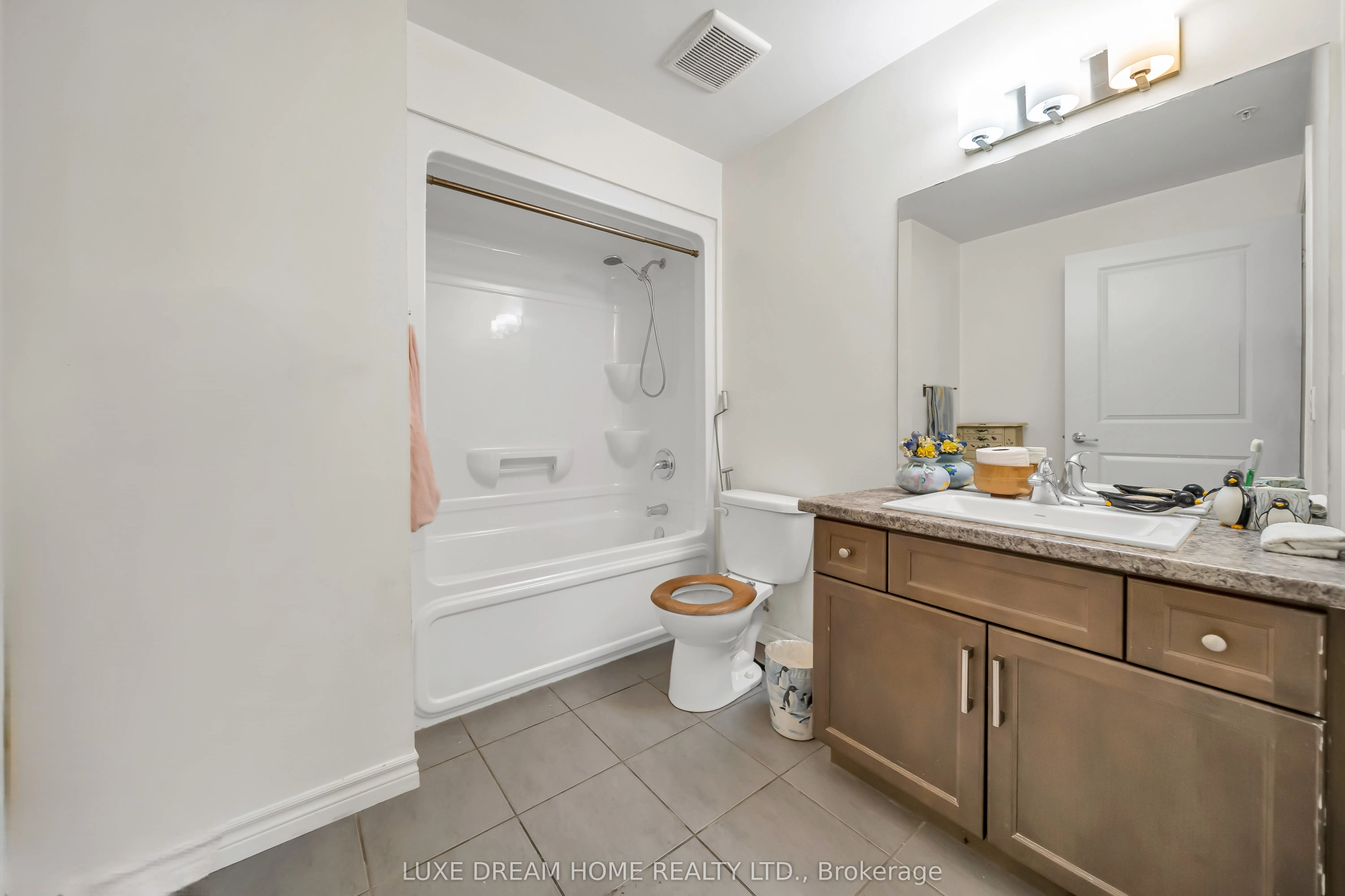 620 Sauve Street E #206