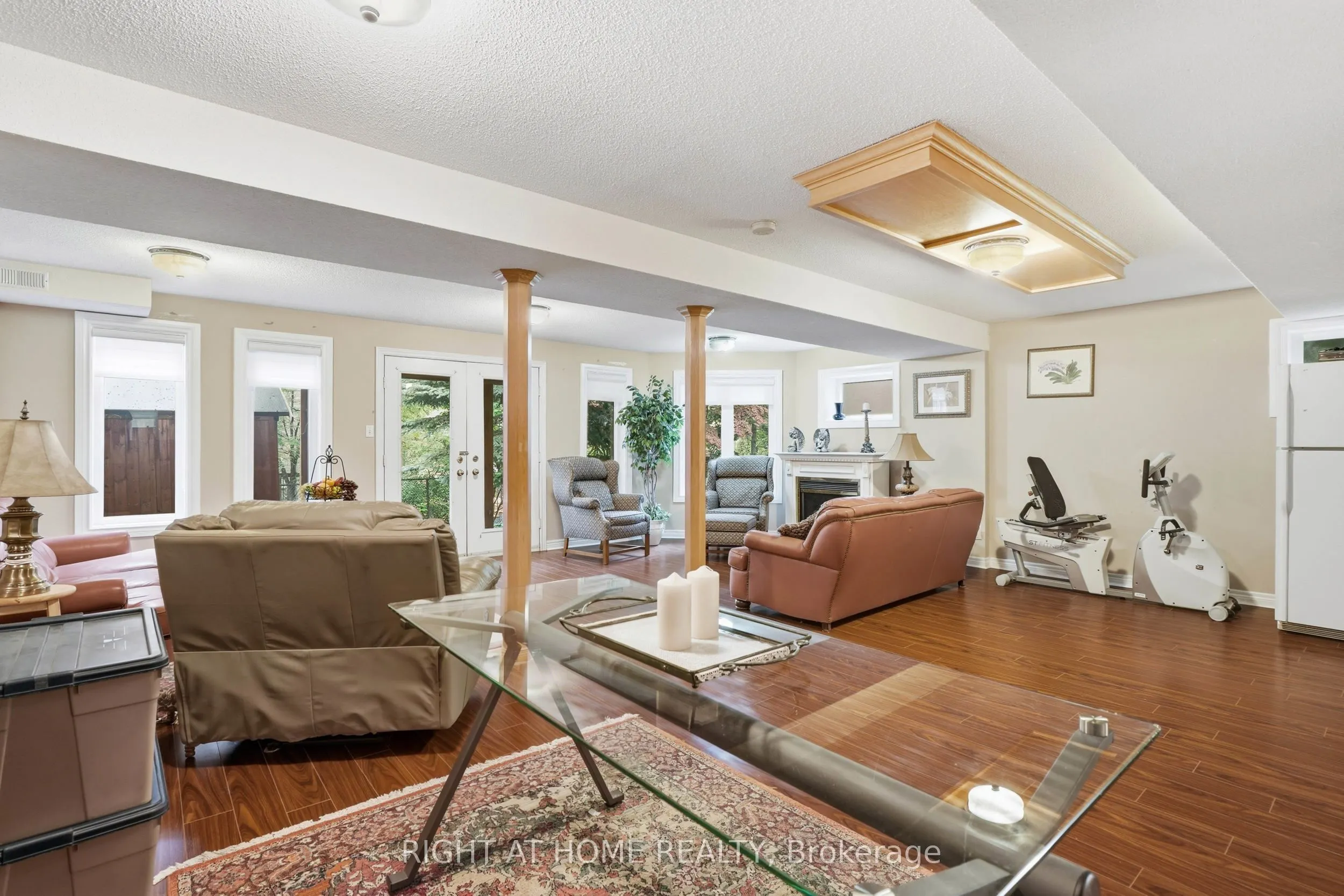 2121 Pinevalley Crescent