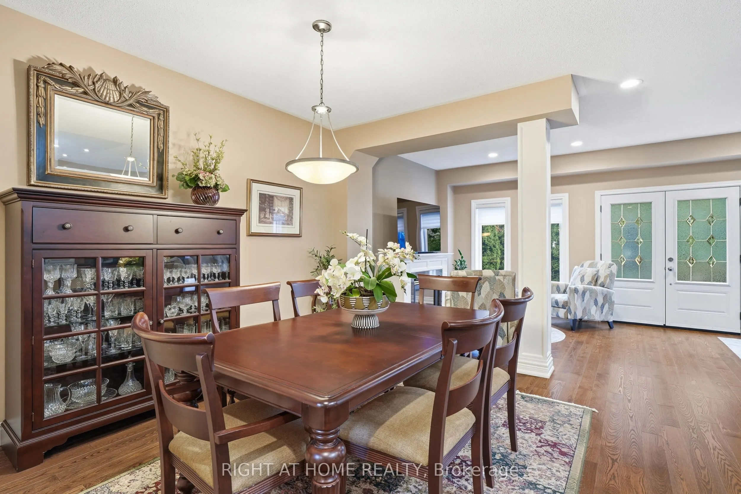 2121 Pinevalley Crescent