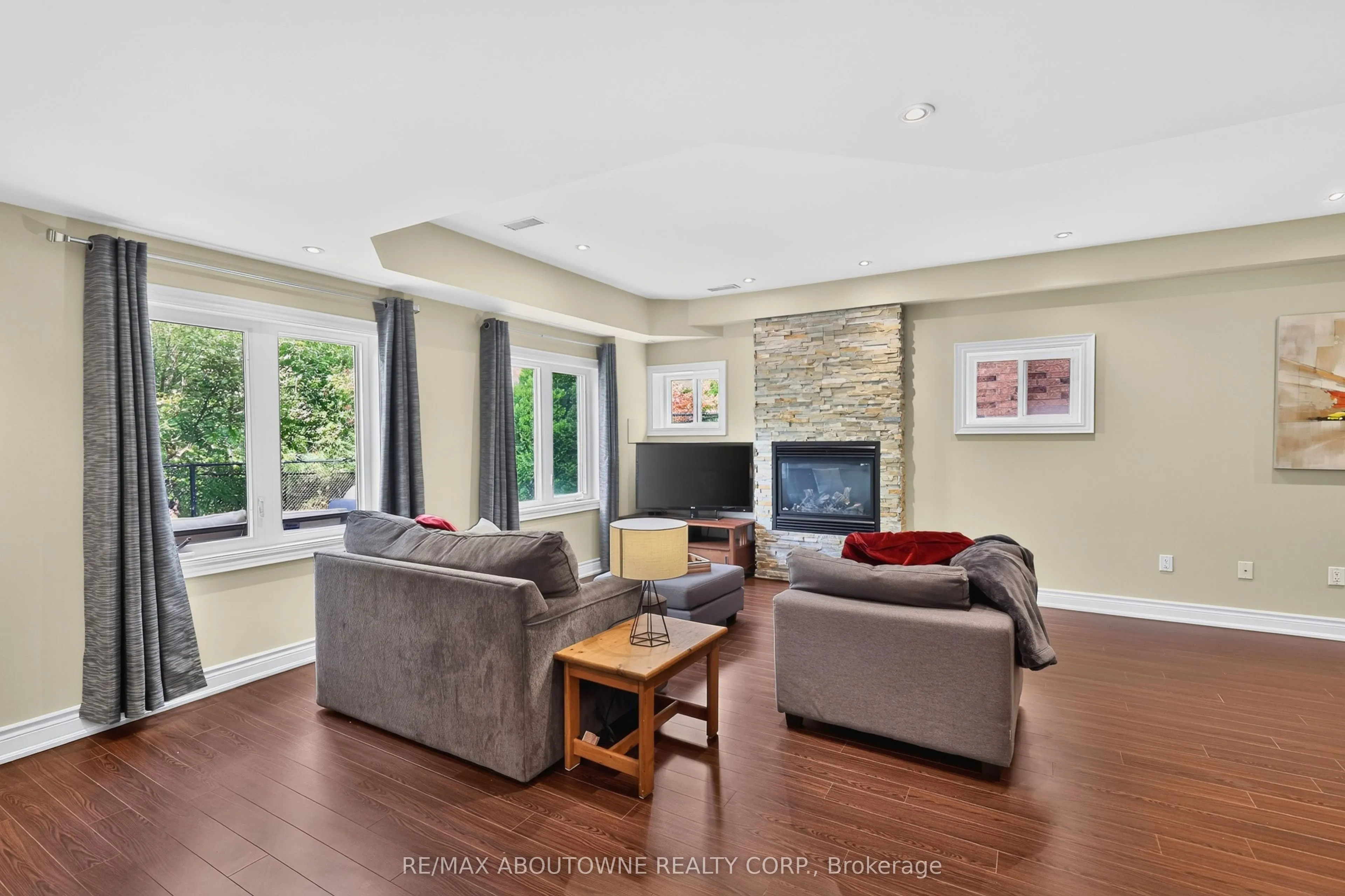 2269 Whitworth Drive