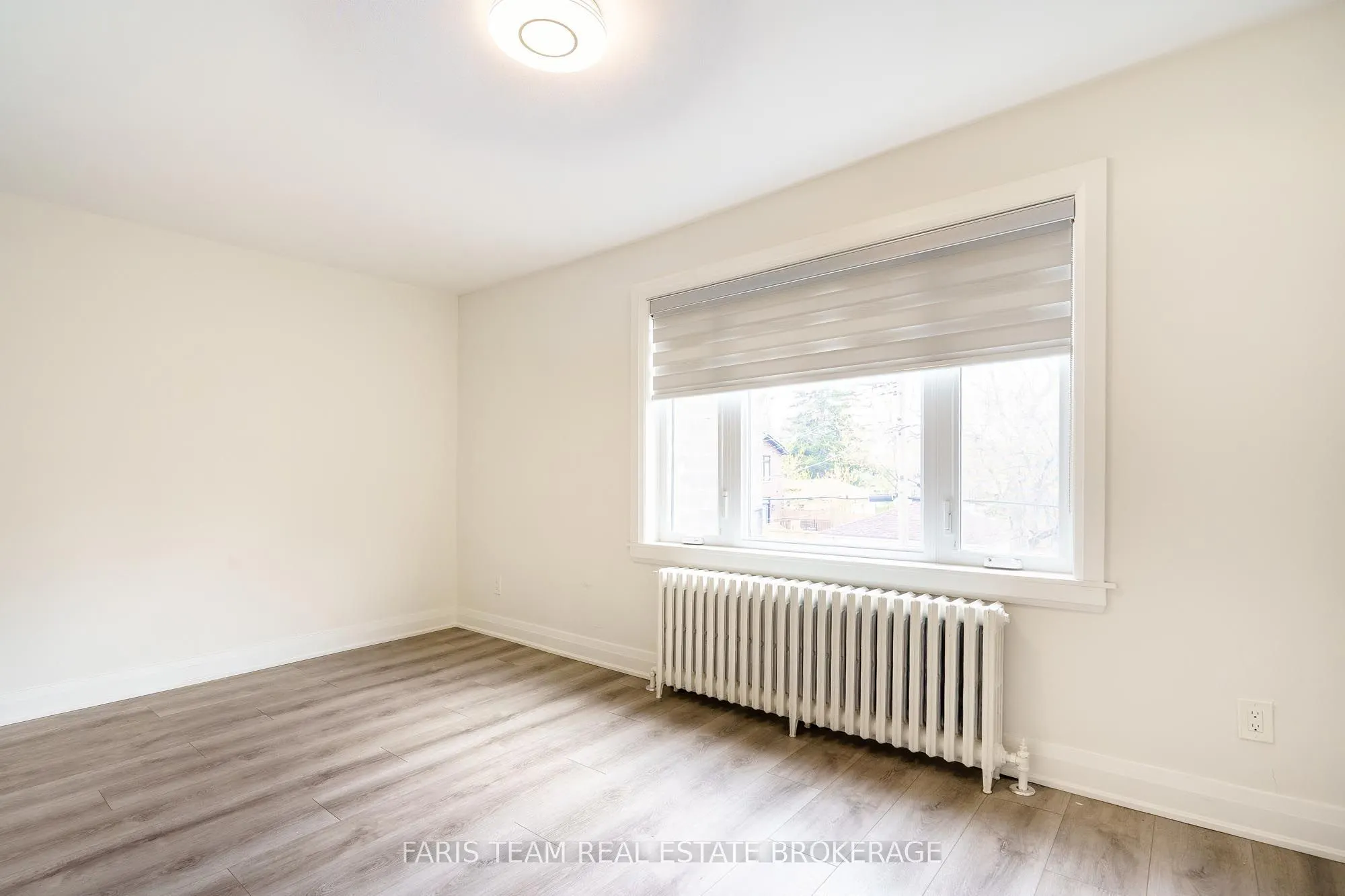 267 Lakeshore Road E