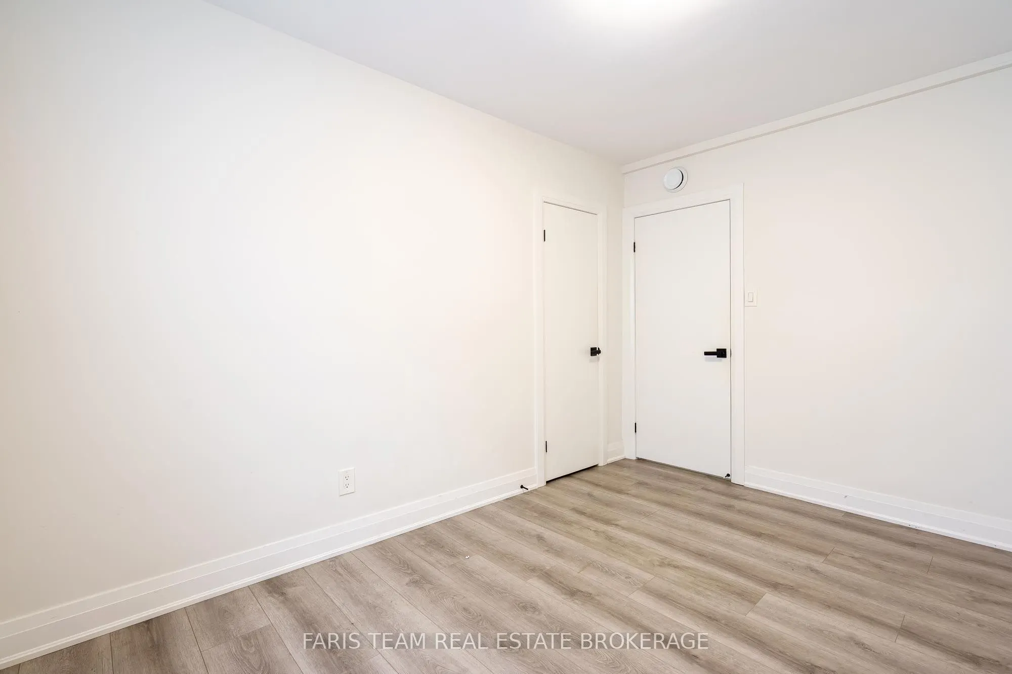 267 Lakeshore Road E