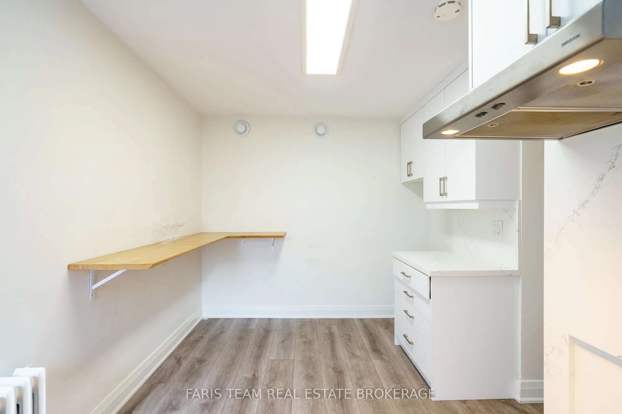 267 Lakeshore Road E