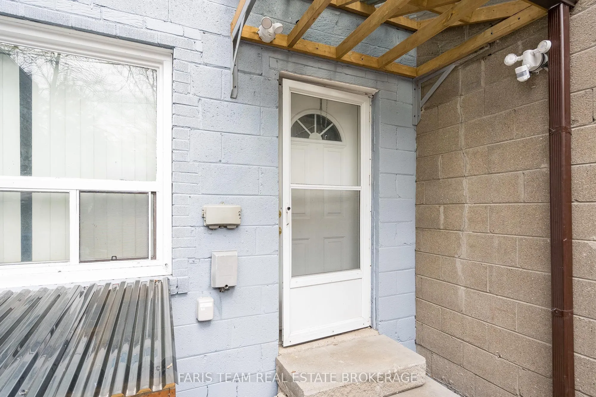 267 Lakeshore Road E