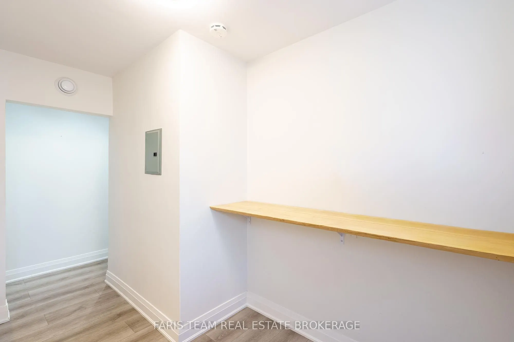 267 Lakeshore Road E
