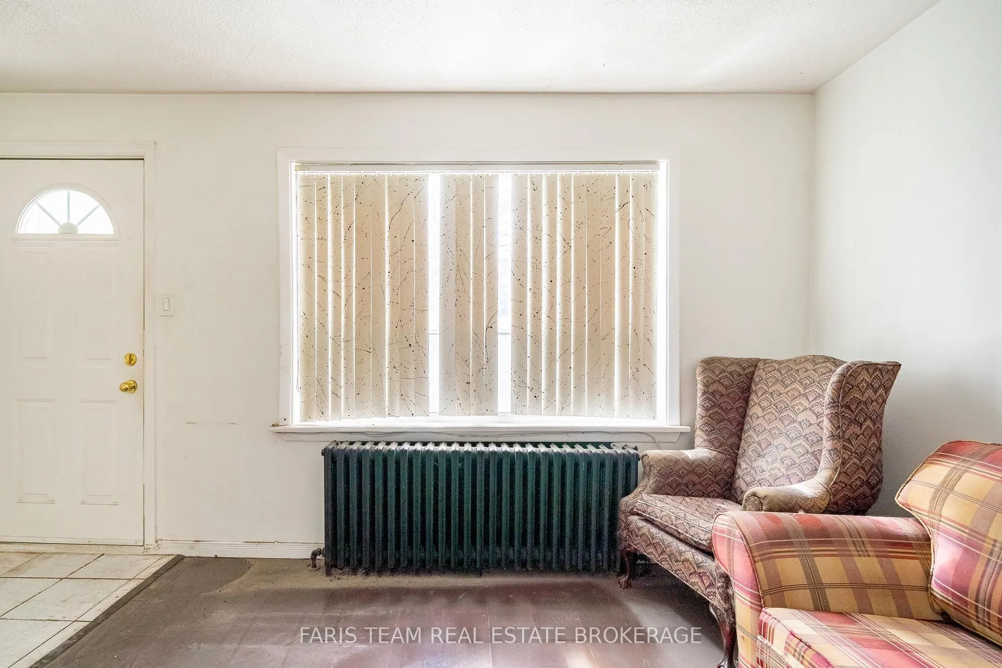 267 Lakeshore Road E