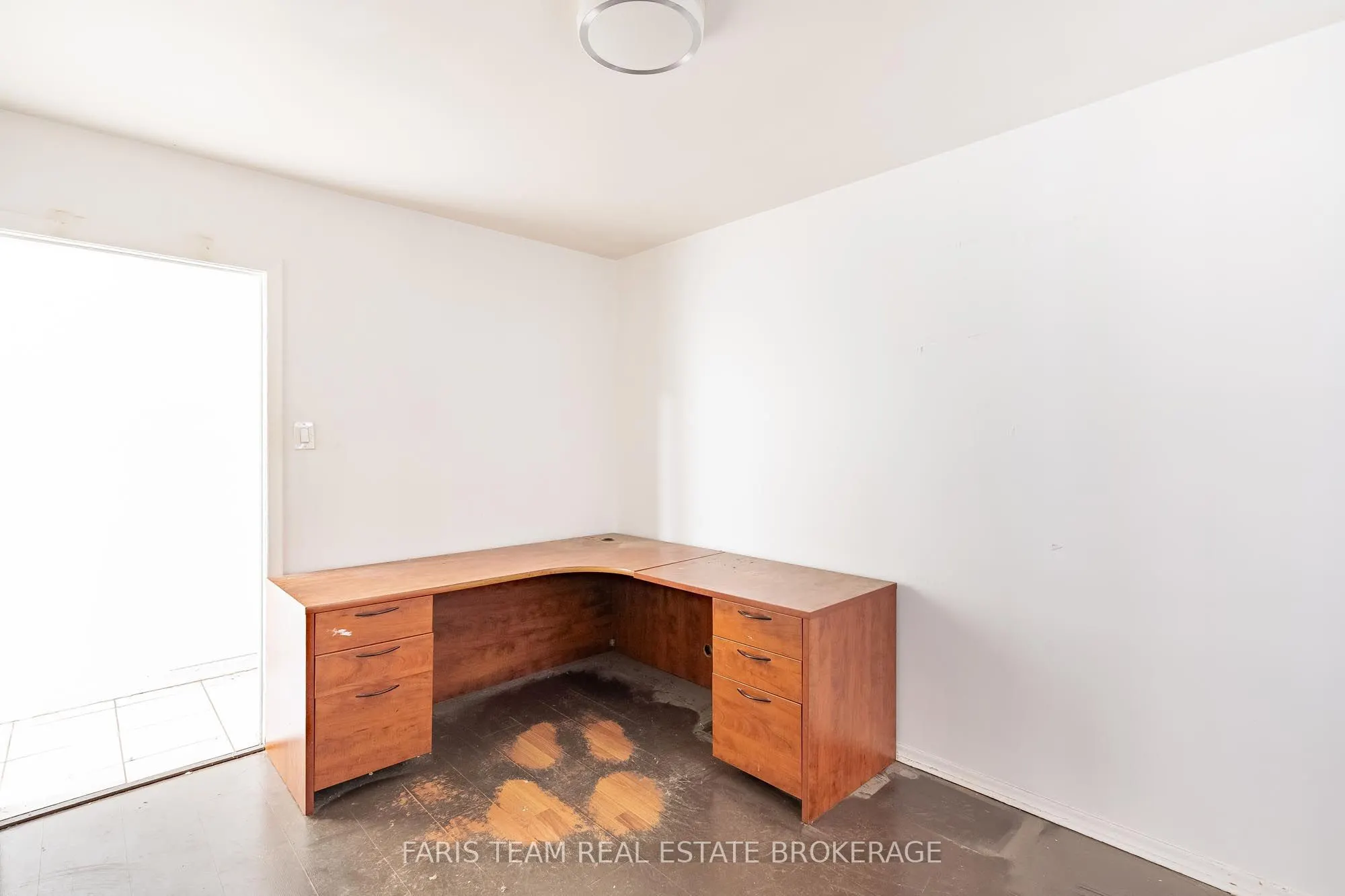 267 Lakeshore Road E