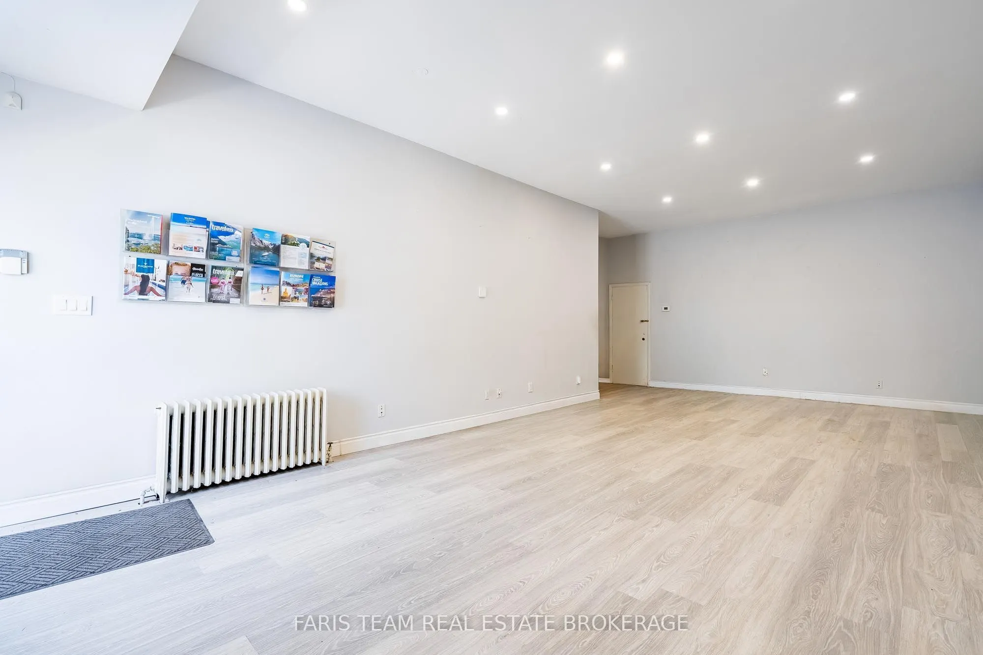 267 Lakeshore Road E